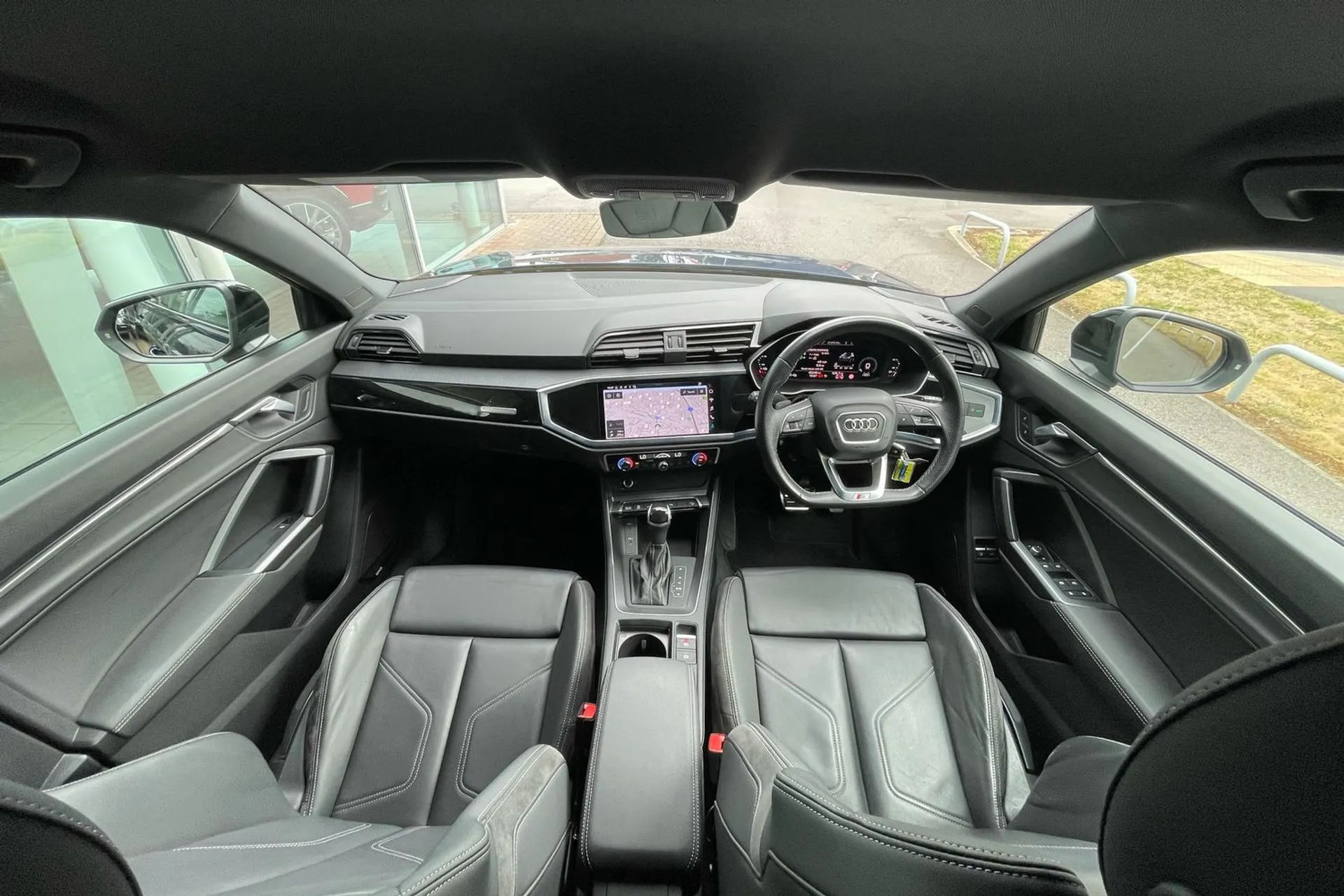 Audi Q3 thumbnail image number 31