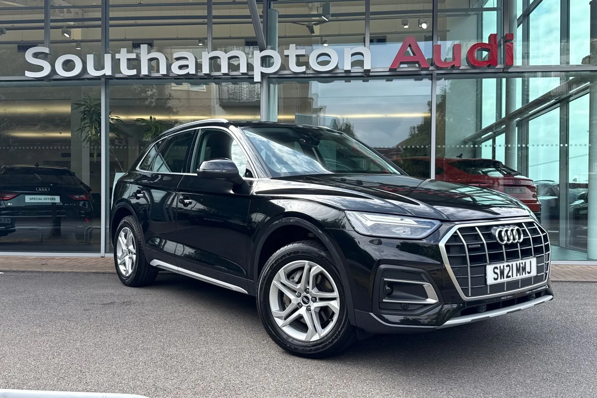 Audi Q5 focused image