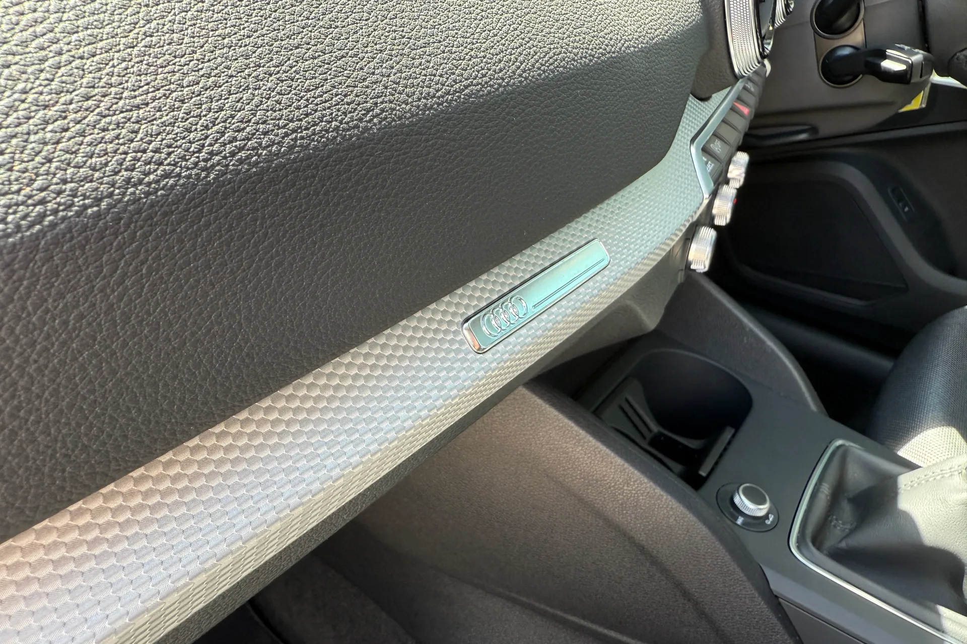 Audi Q2 thumbnail image number 28