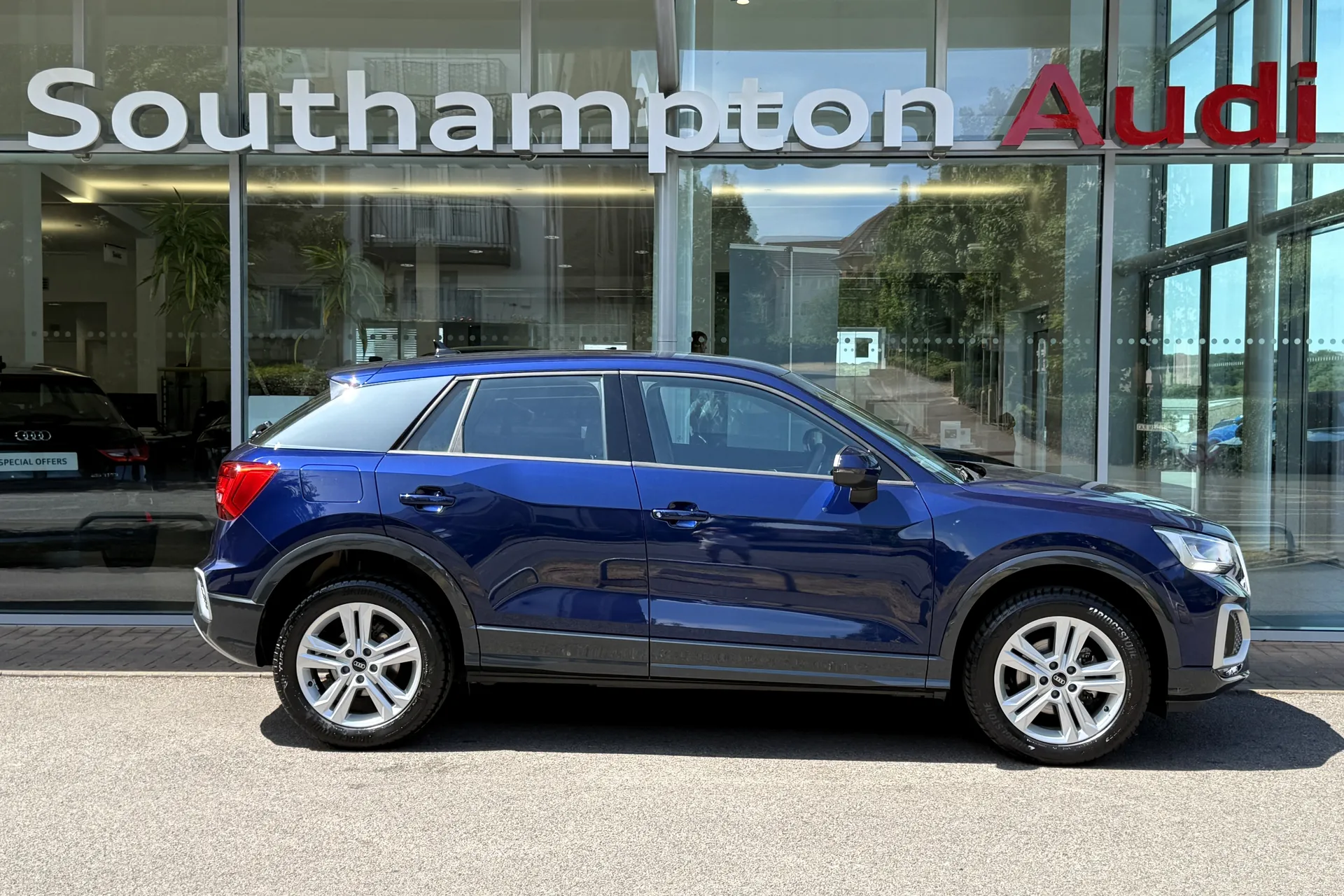 Audi Q2 thumbnail image number 2