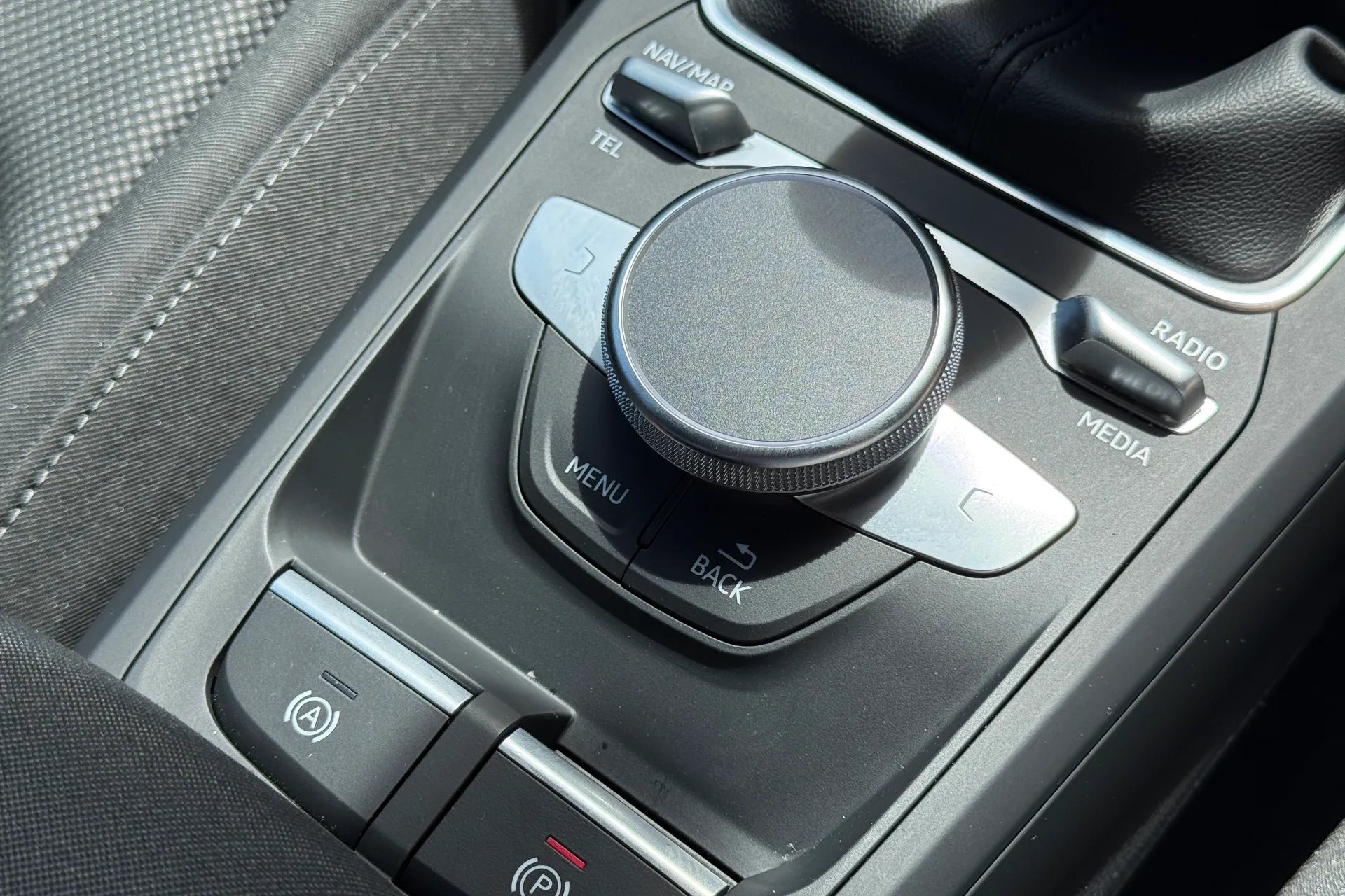 Audi Q2 thumbnail image number 40