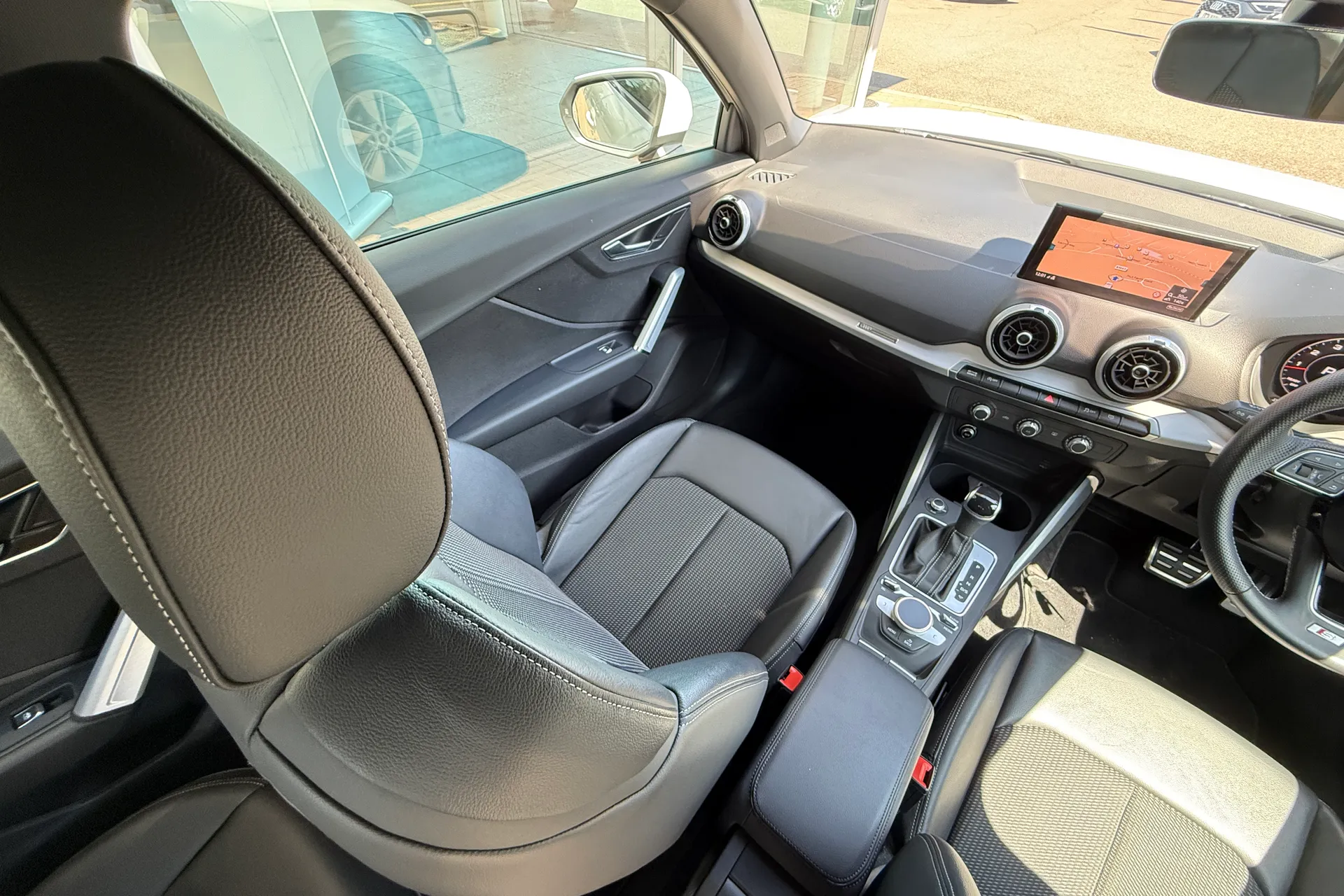 Audi Q2 thumbnail image number 36