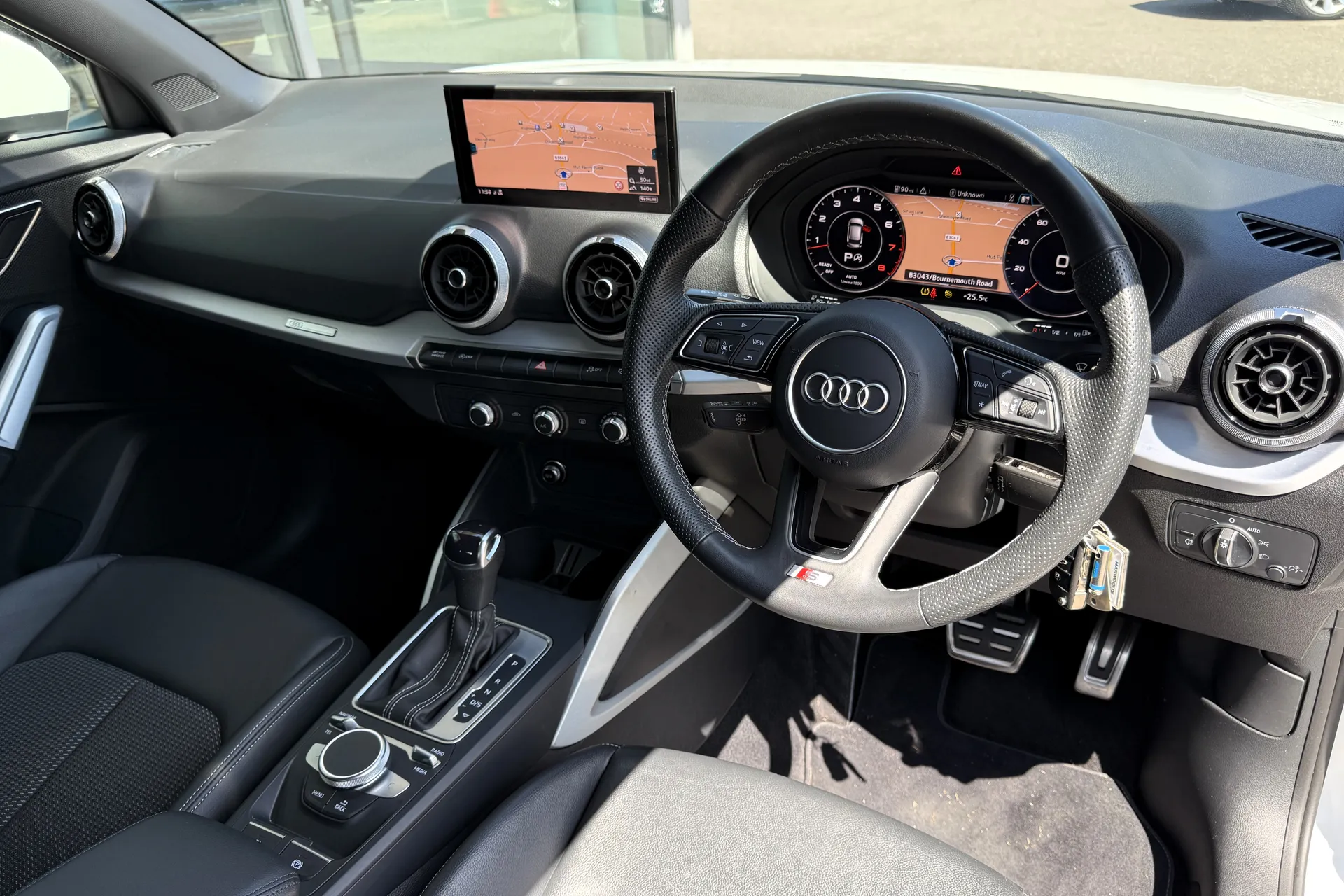 Audi Q2 thumbnail image number 25