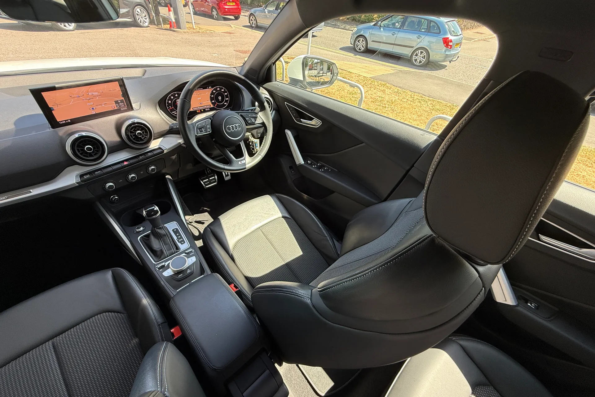 Audi Q2 thumbnail image number 32