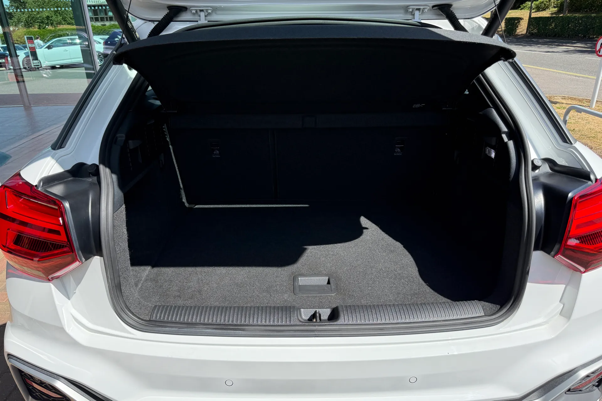 Audi Q2 thumbnail image number 18