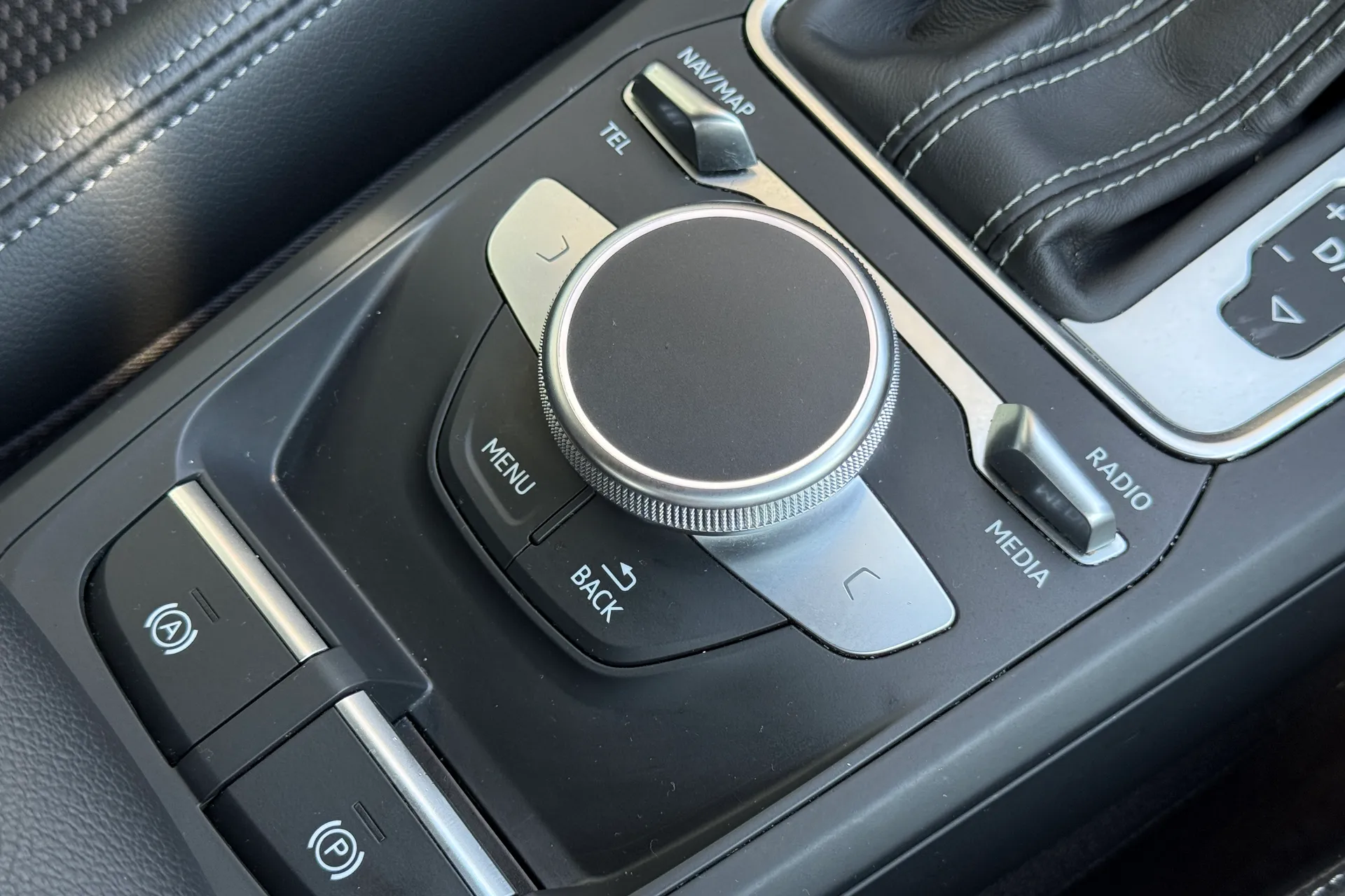 Audi Q2 thumbnail image number 39