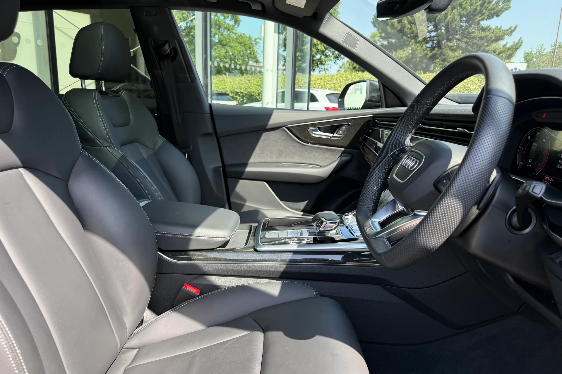 Audi Q8 thumbnail image number 35