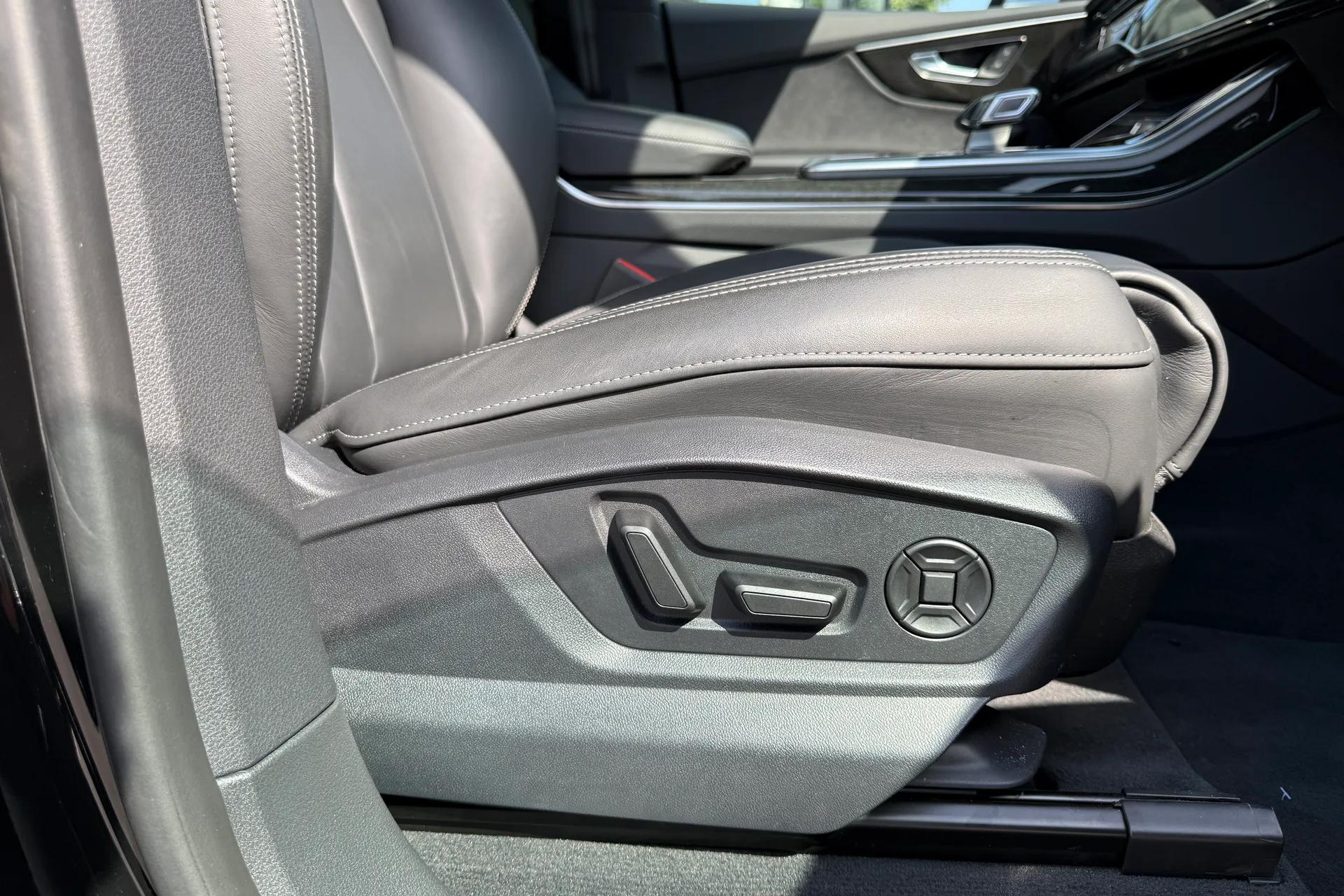Audi Q8 thumbnail image number 37