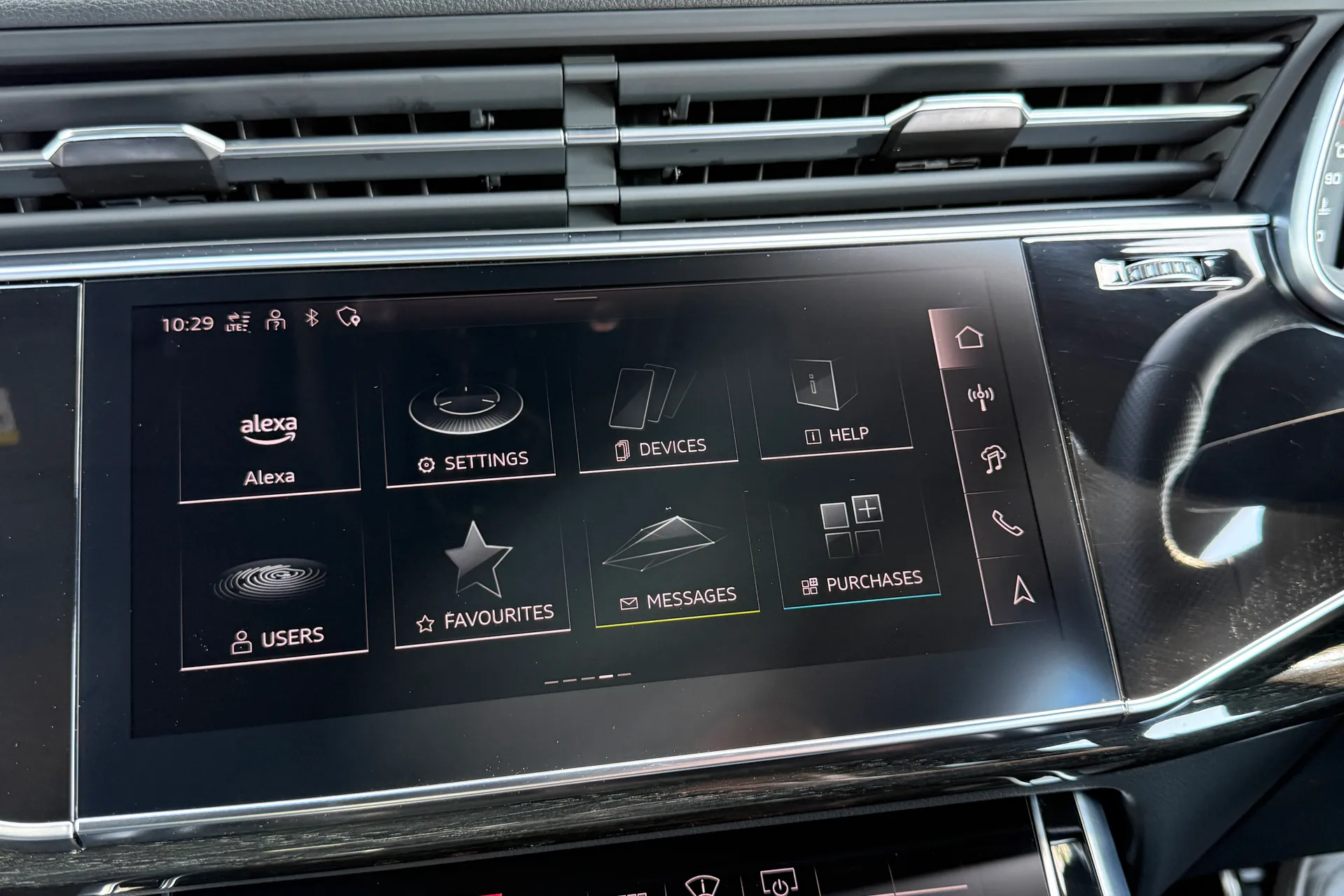 Audi Q8 thumbnail image number 30