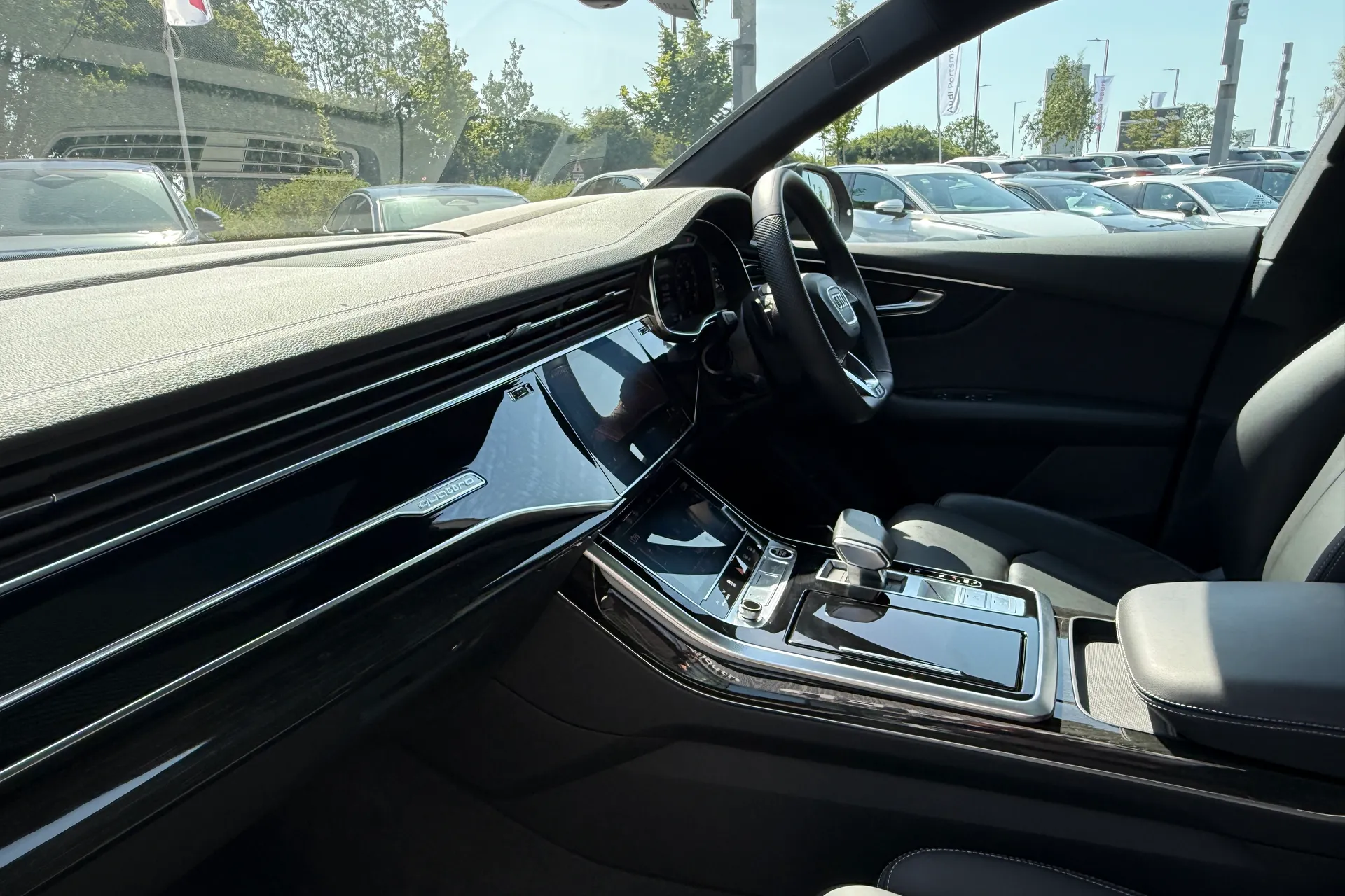 Audi Q8 thumbnail image number 23