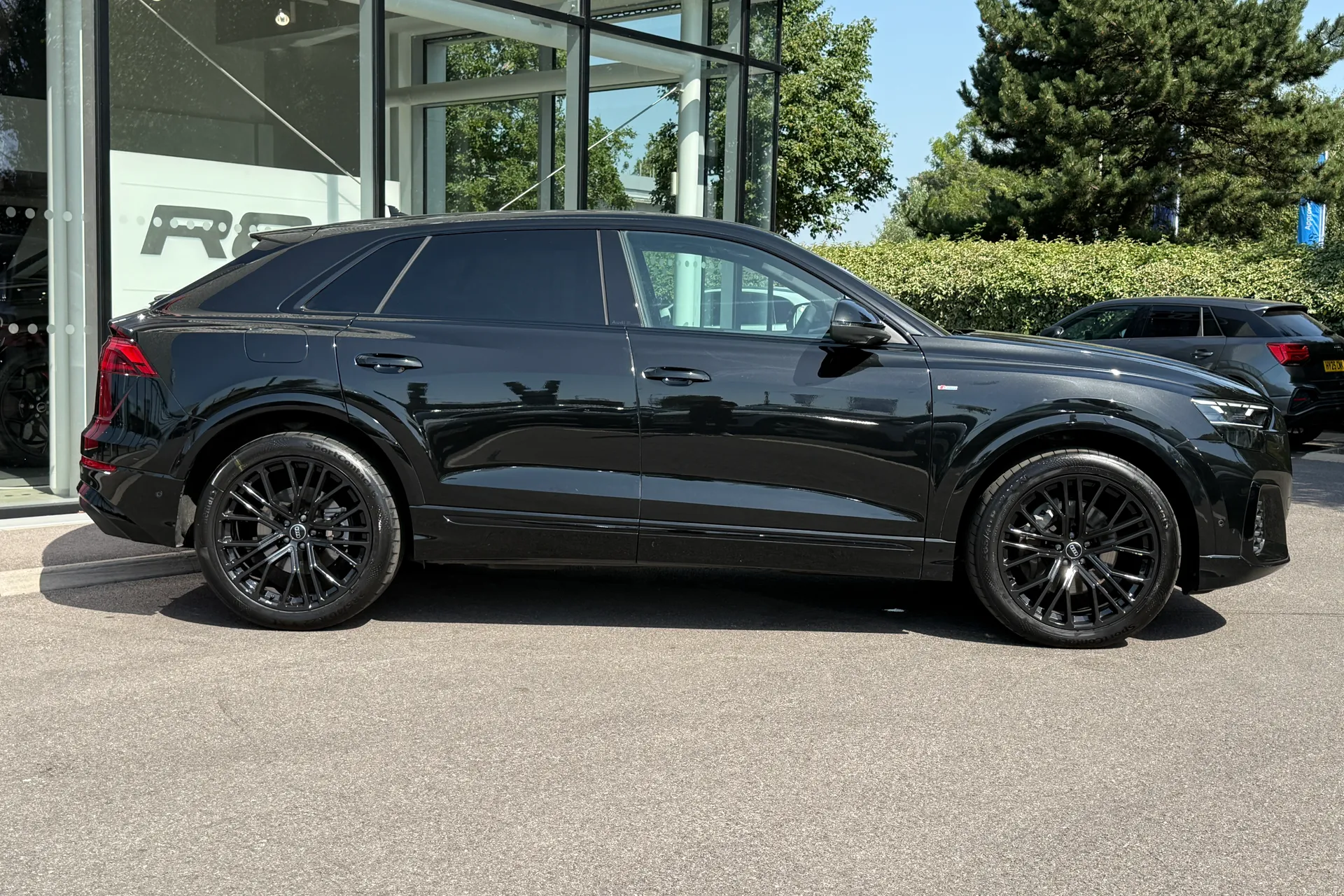 Audi Q8 thumbnail image number 2