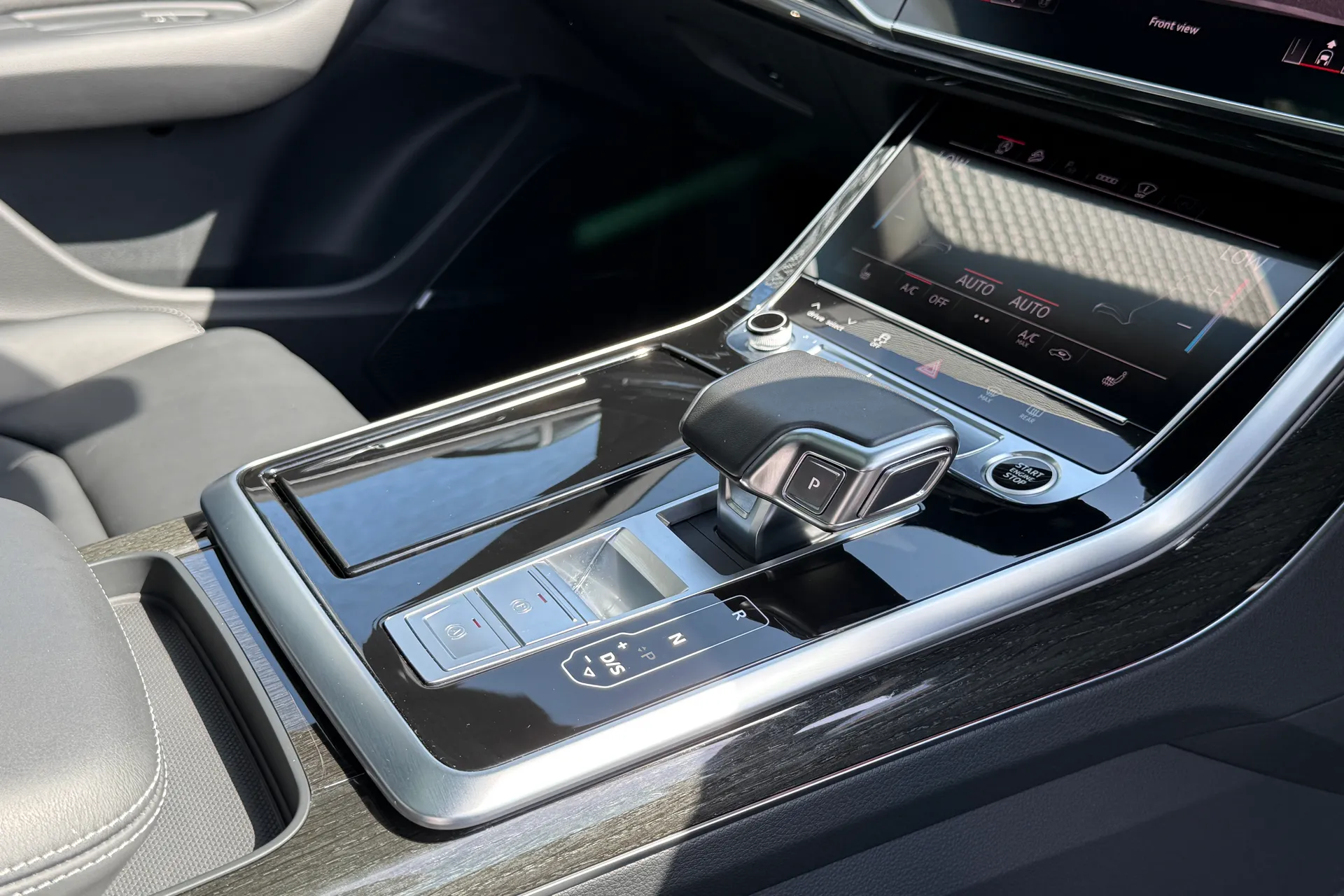 Audi Q8 thumbnail image number 43