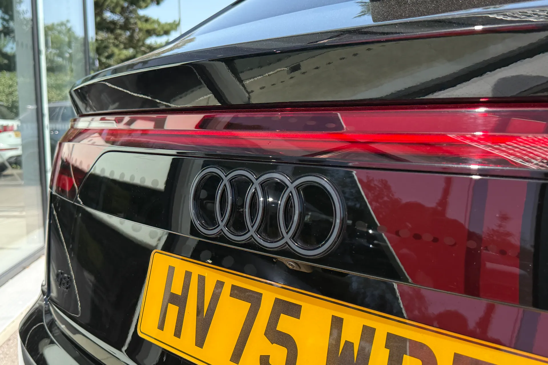 Audi Q8 thumbnail image number 24