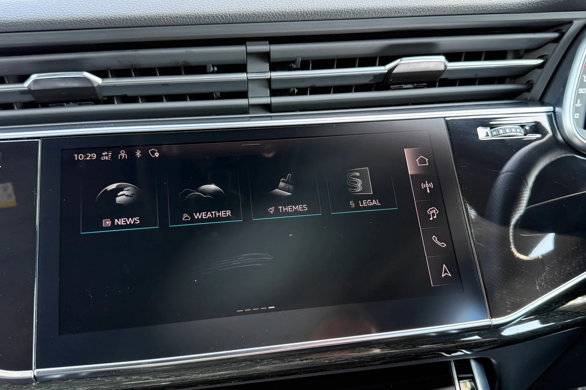 Audi Q8 thumbnail image number 40