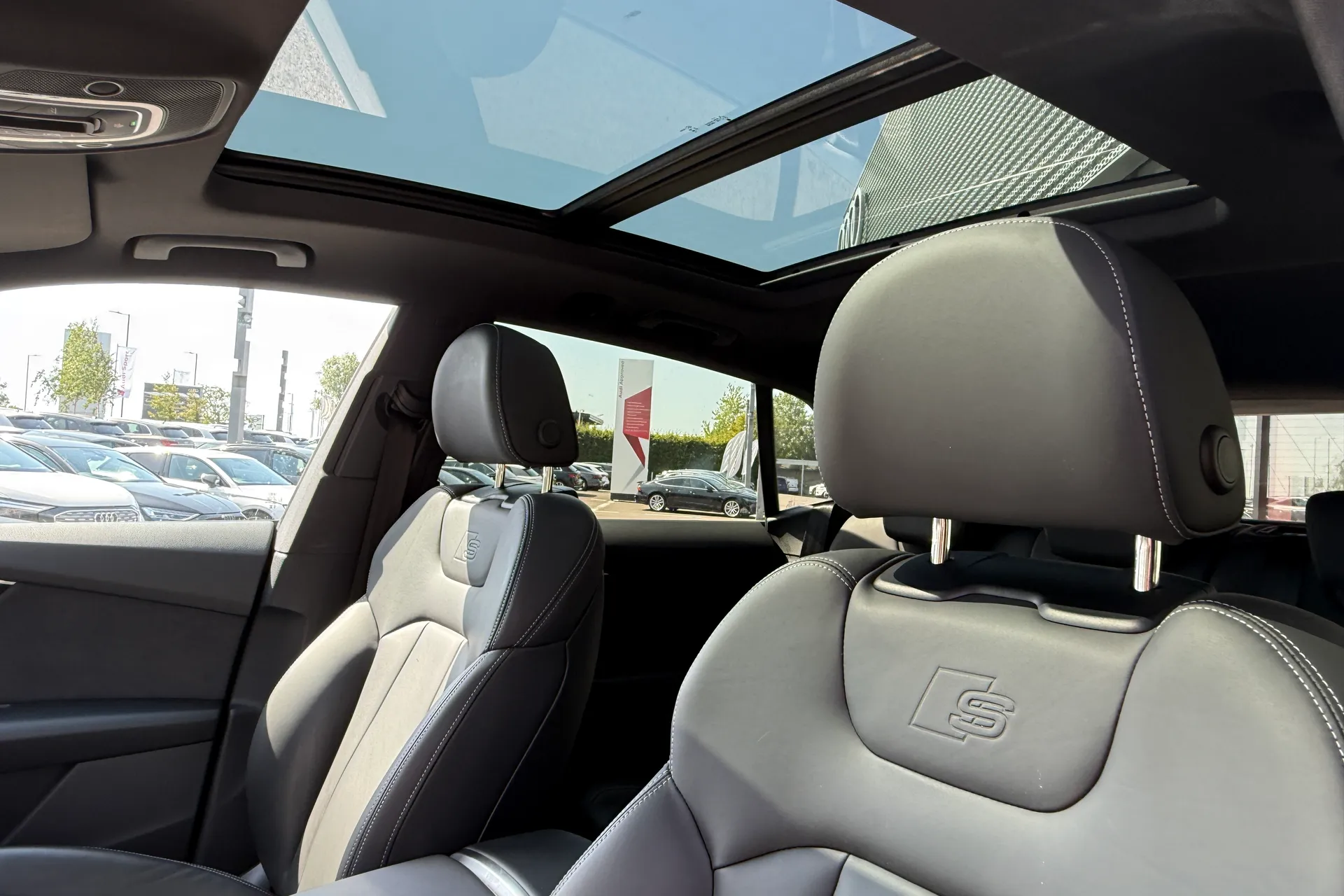 Audi Q8 thumbnail image number 12