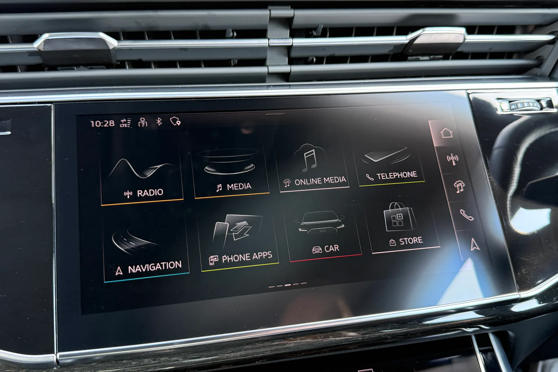 Audi Q8 thumbnail image number 38