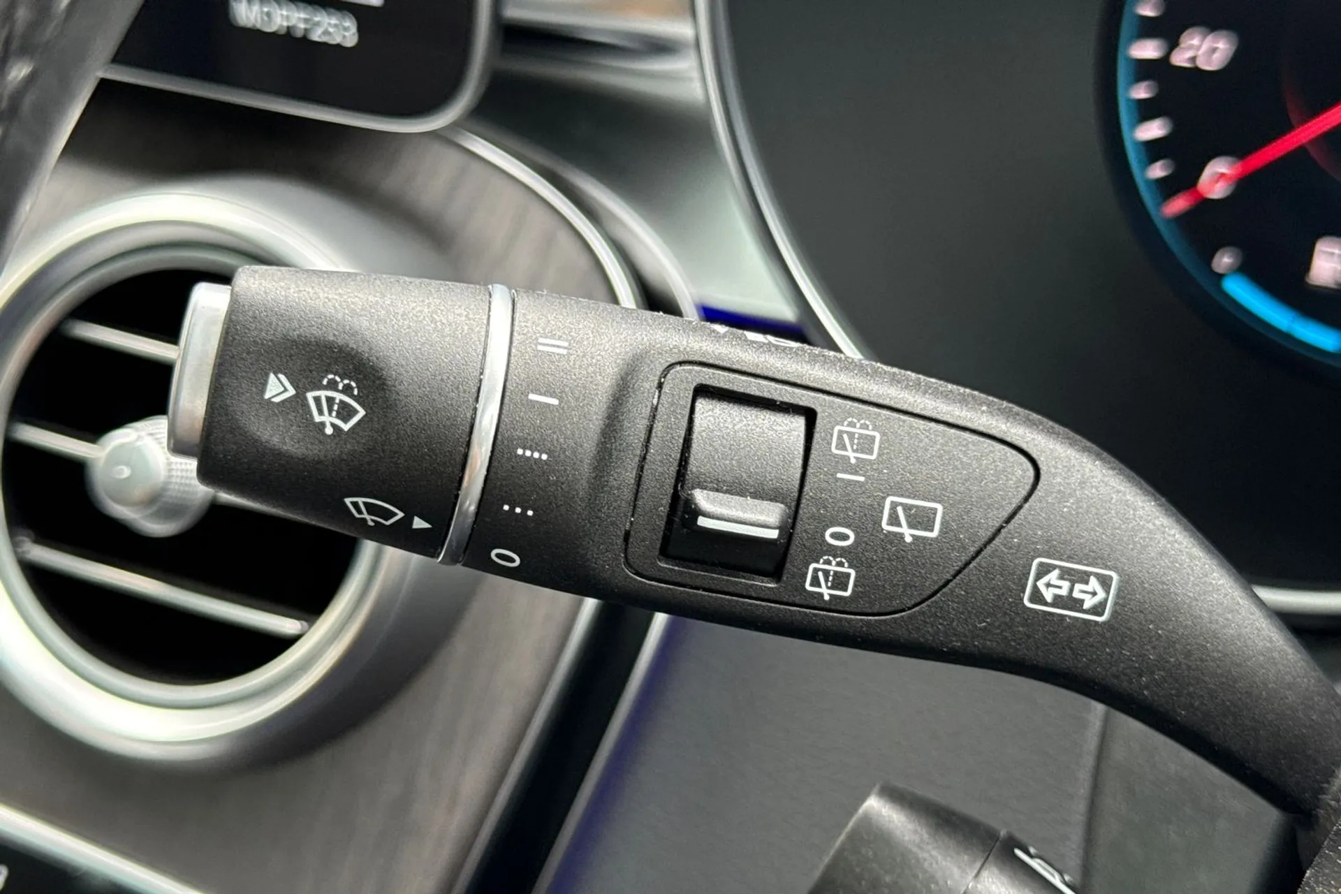 MERCEDES-BENZ GLC thumbnail image number 52