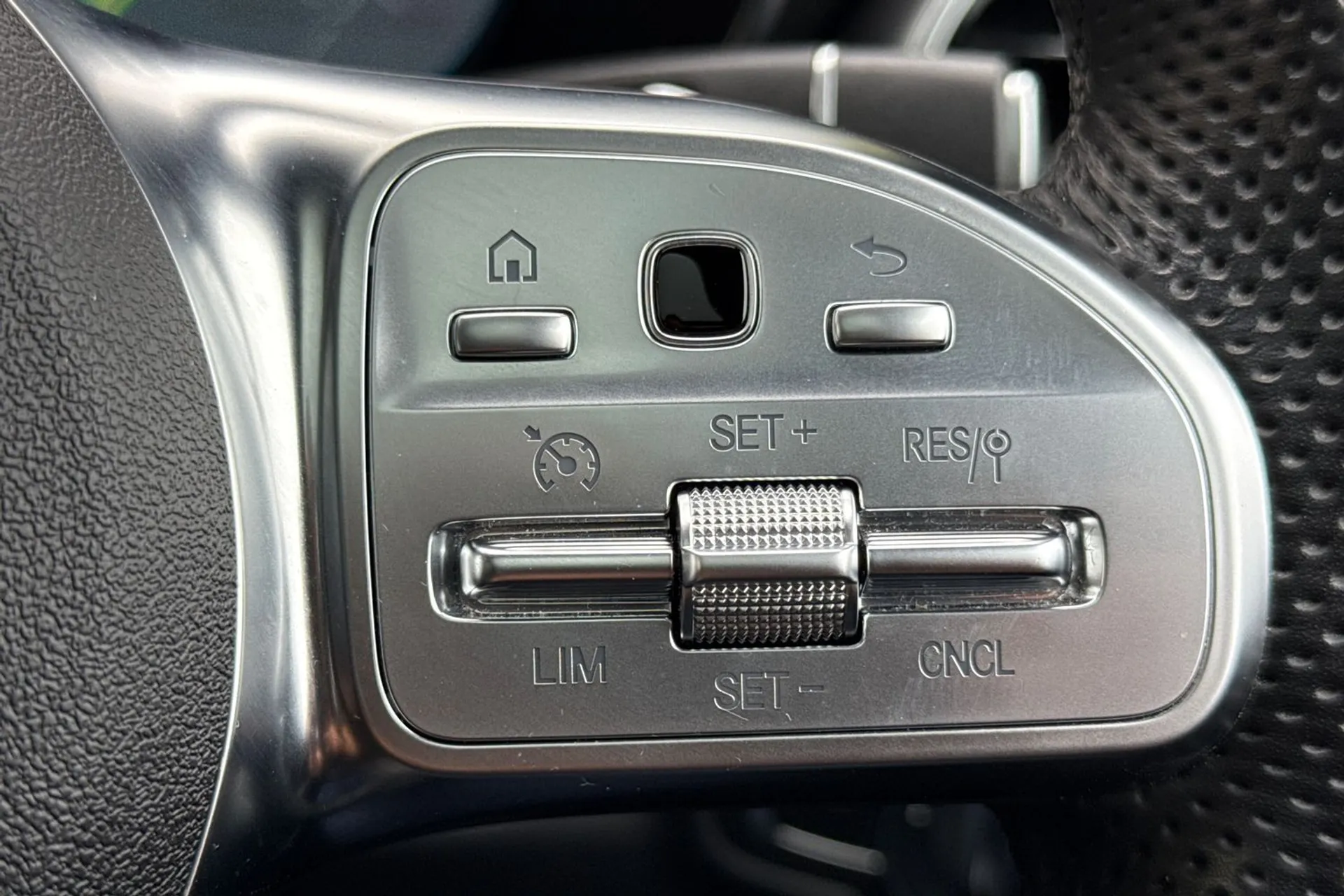 MERCEDES-BENZ GLC thumbnail image number 40