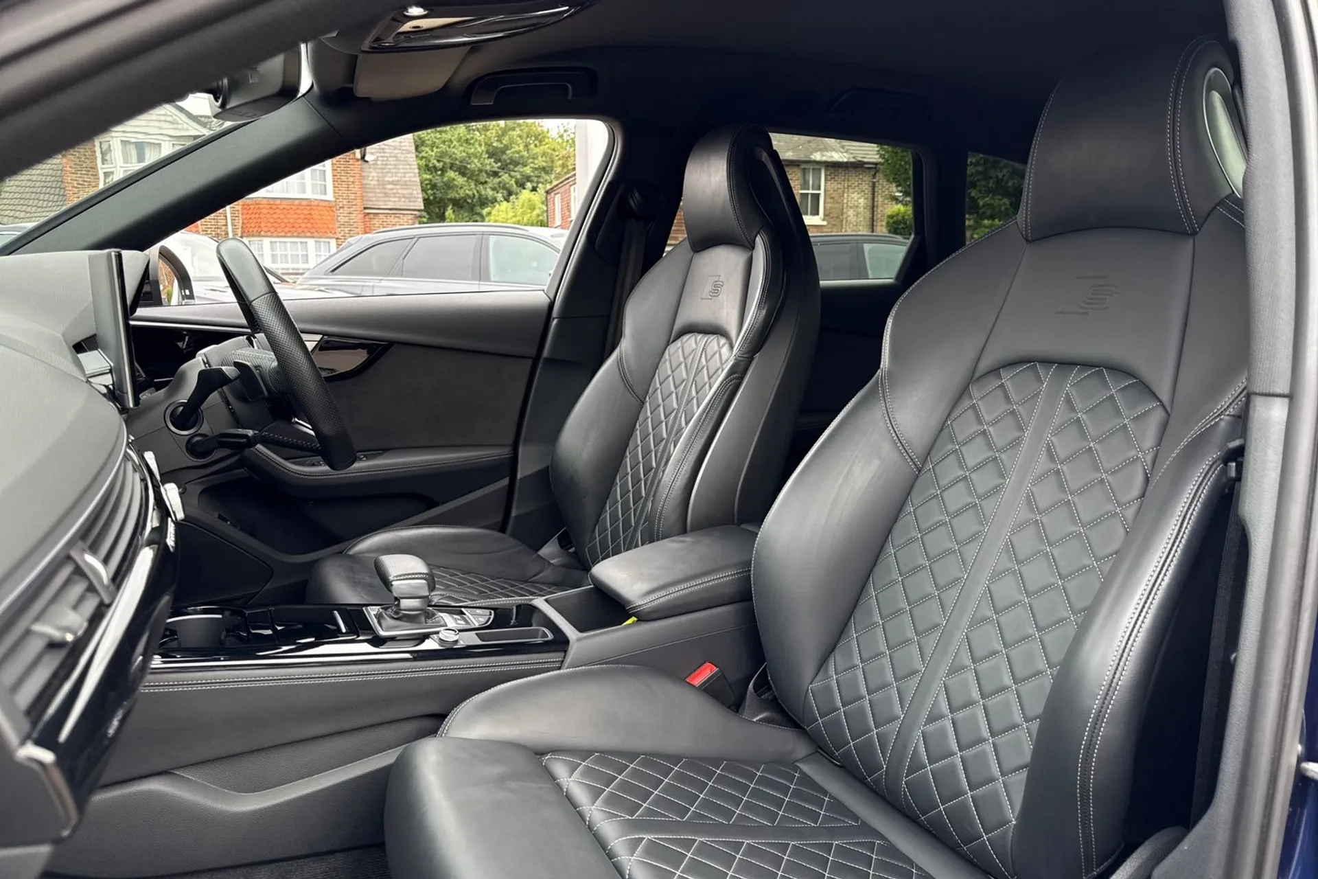 Audi A4 thumbnail image number 29