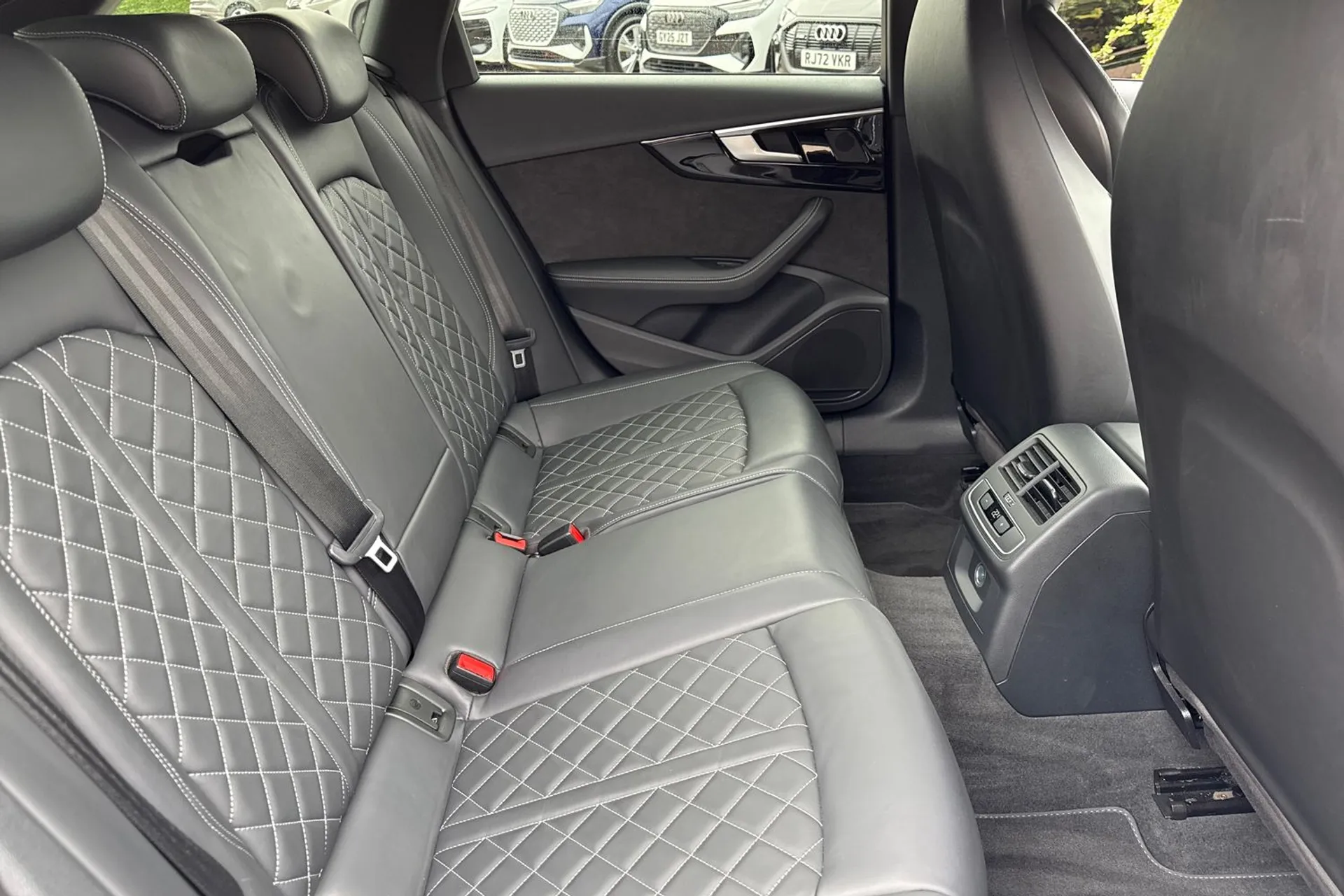 Audi A4 thumbnail image number 41