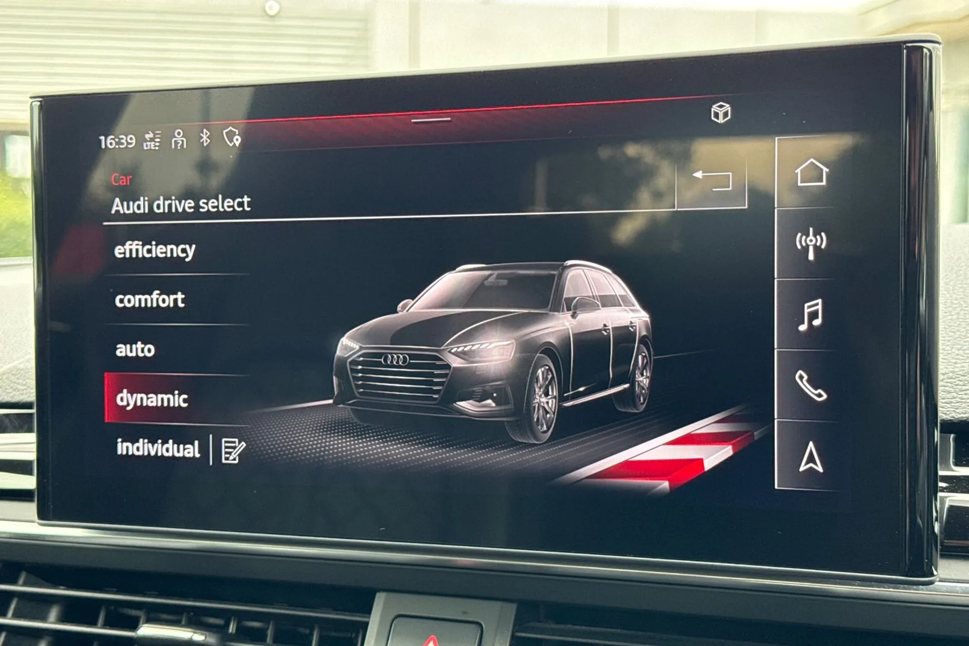 Audi A4 thumbnail image number 11