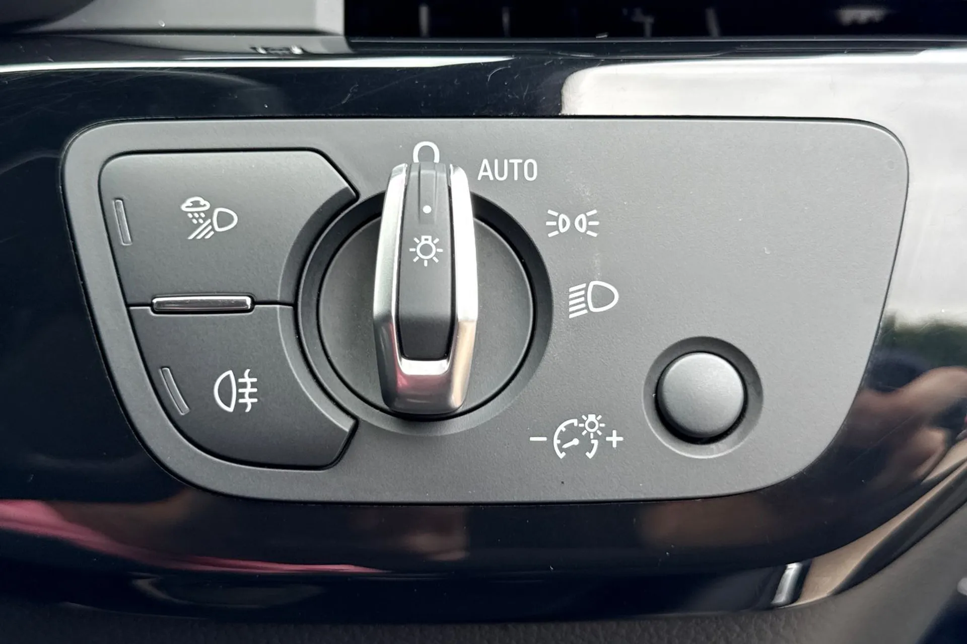 Audi A4 thumbnail image number 22