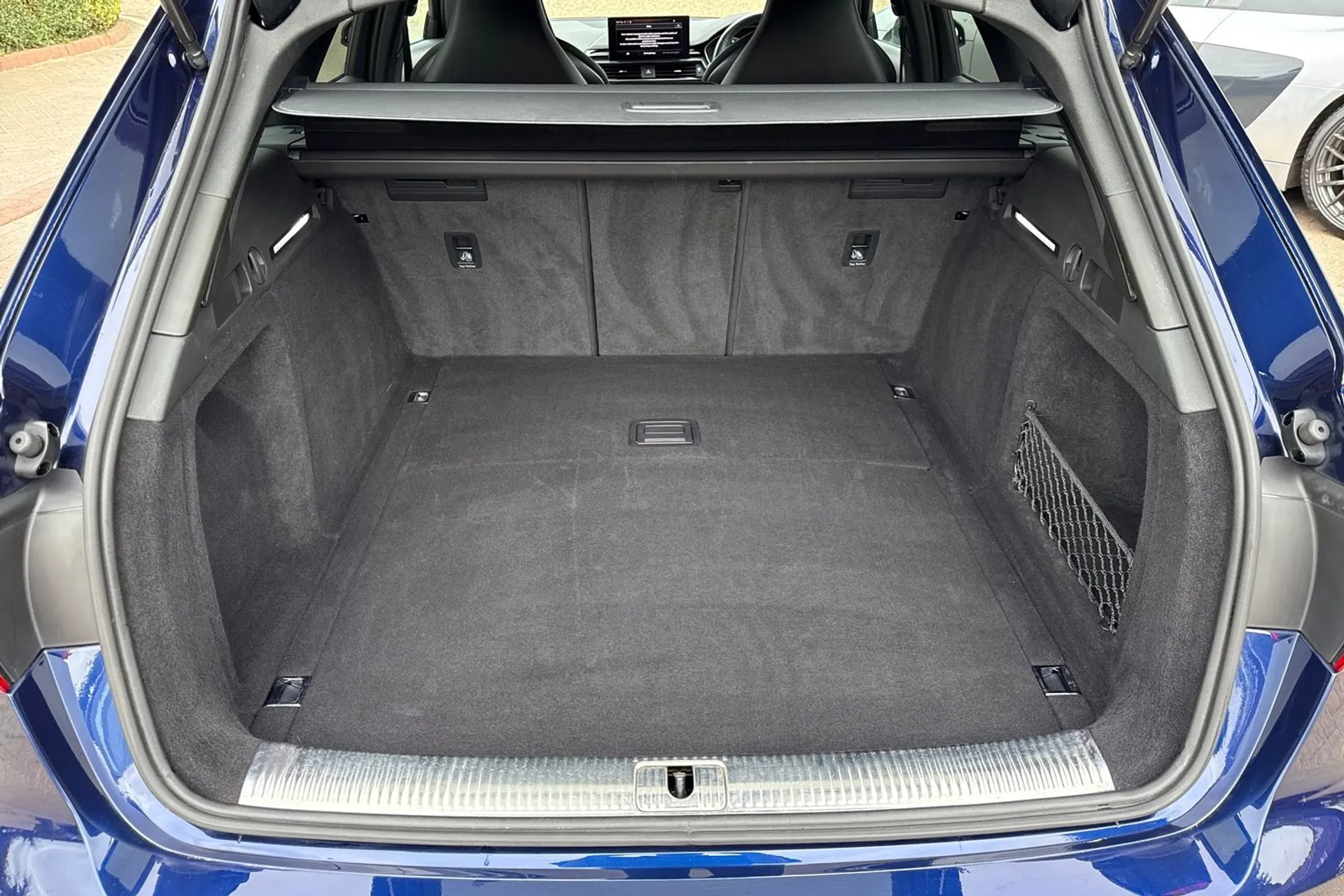 Audi A4 thumbnail image number 31