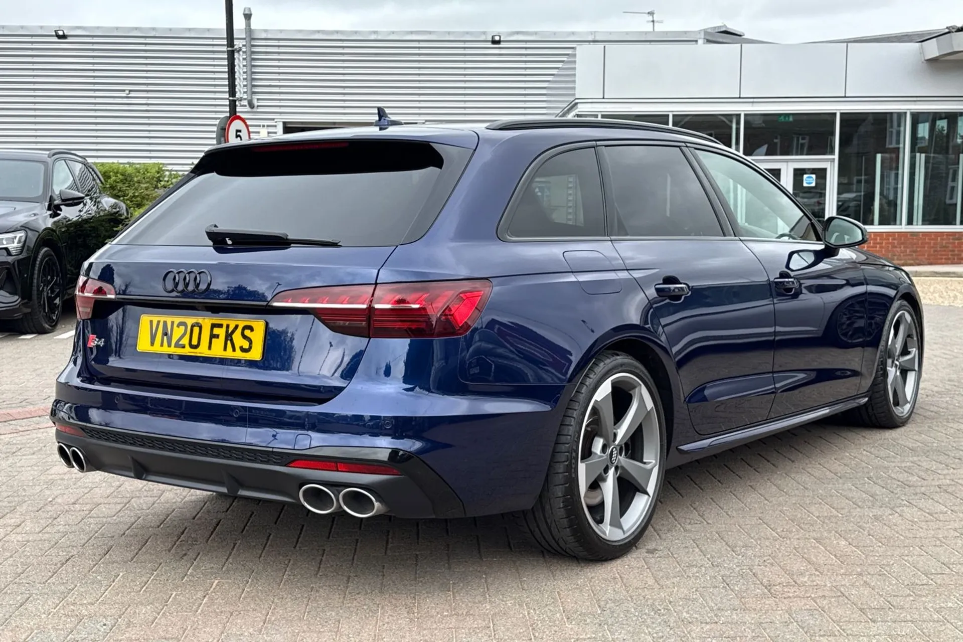 Audi A4 thumbnail image number 4