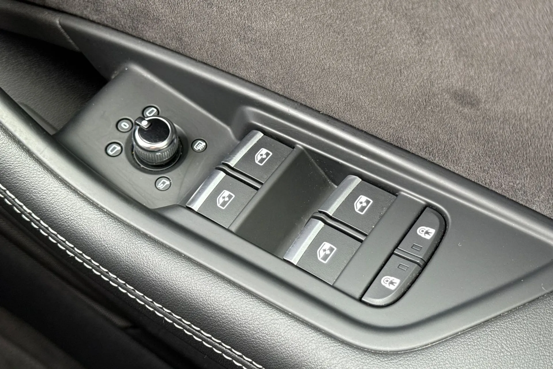Audi A4 thumbnail image number 18