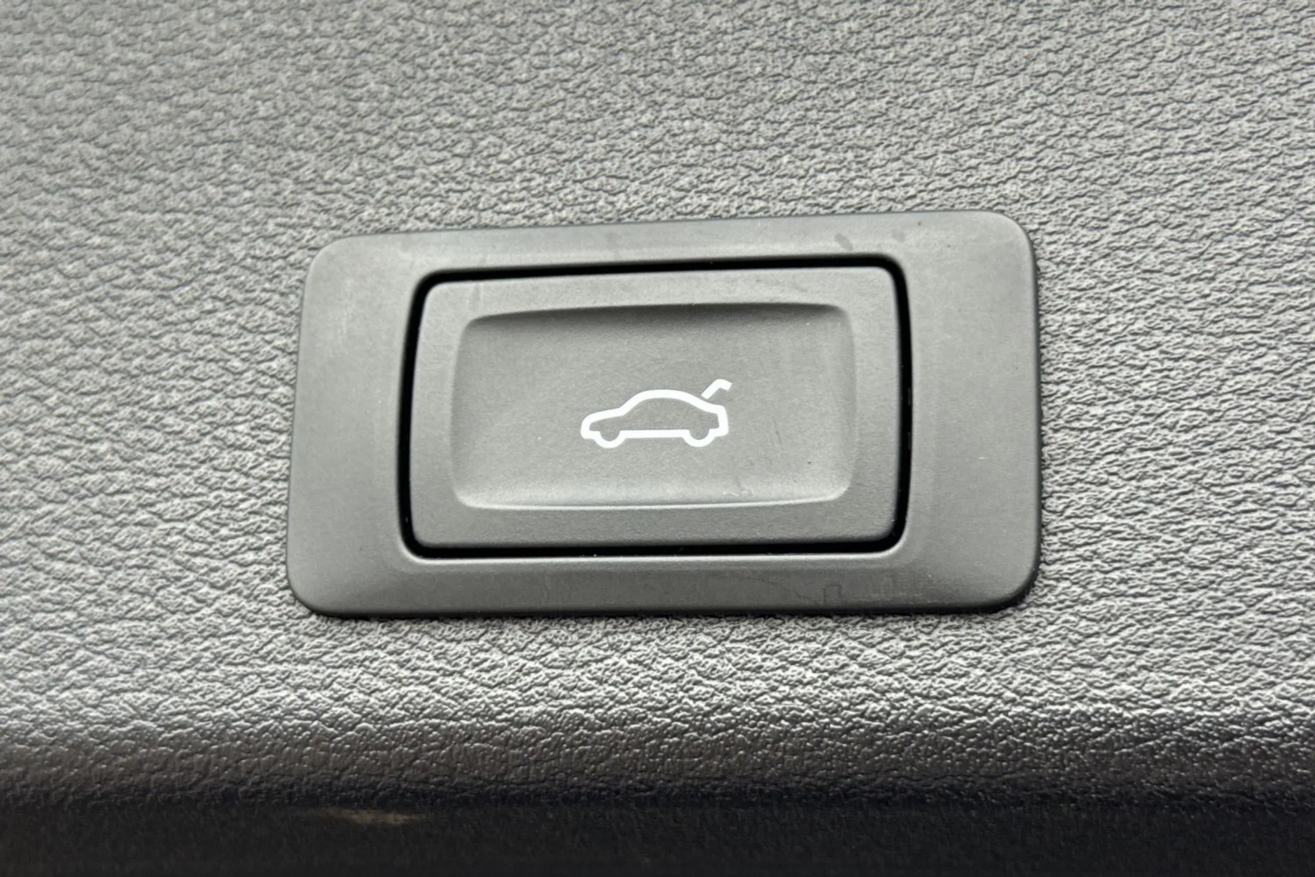 Audi A4 thumbnail image number 33