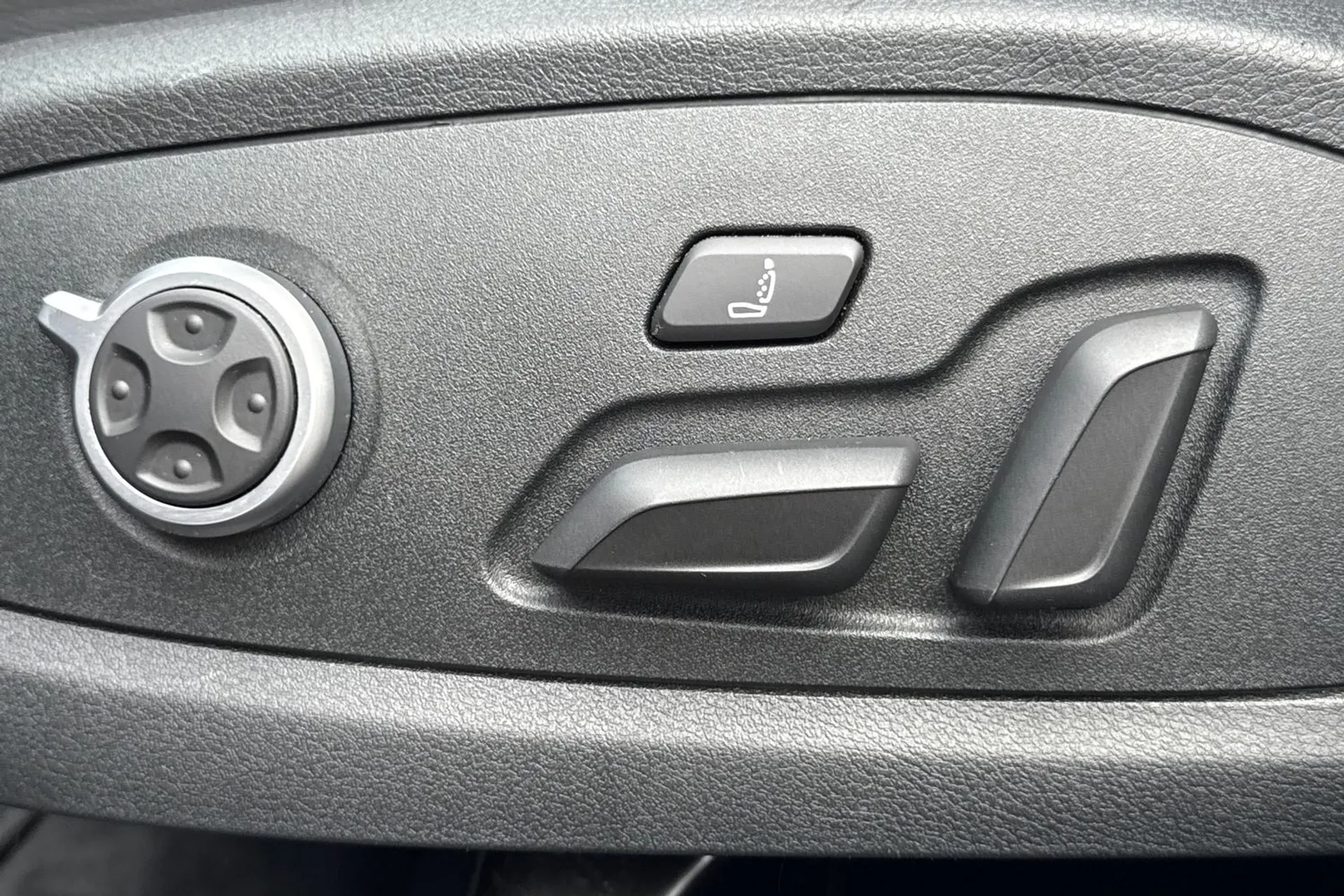 Audi A4 thumbnail image number 30