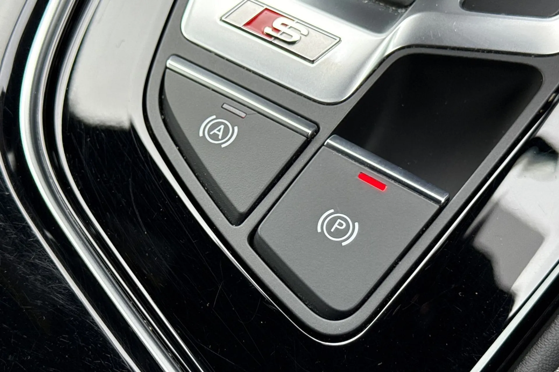 Audi A4 thumbnail image number 36