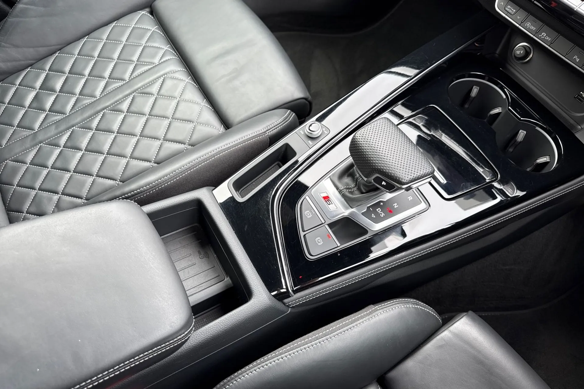 Audi A4 thumbnail image number 35