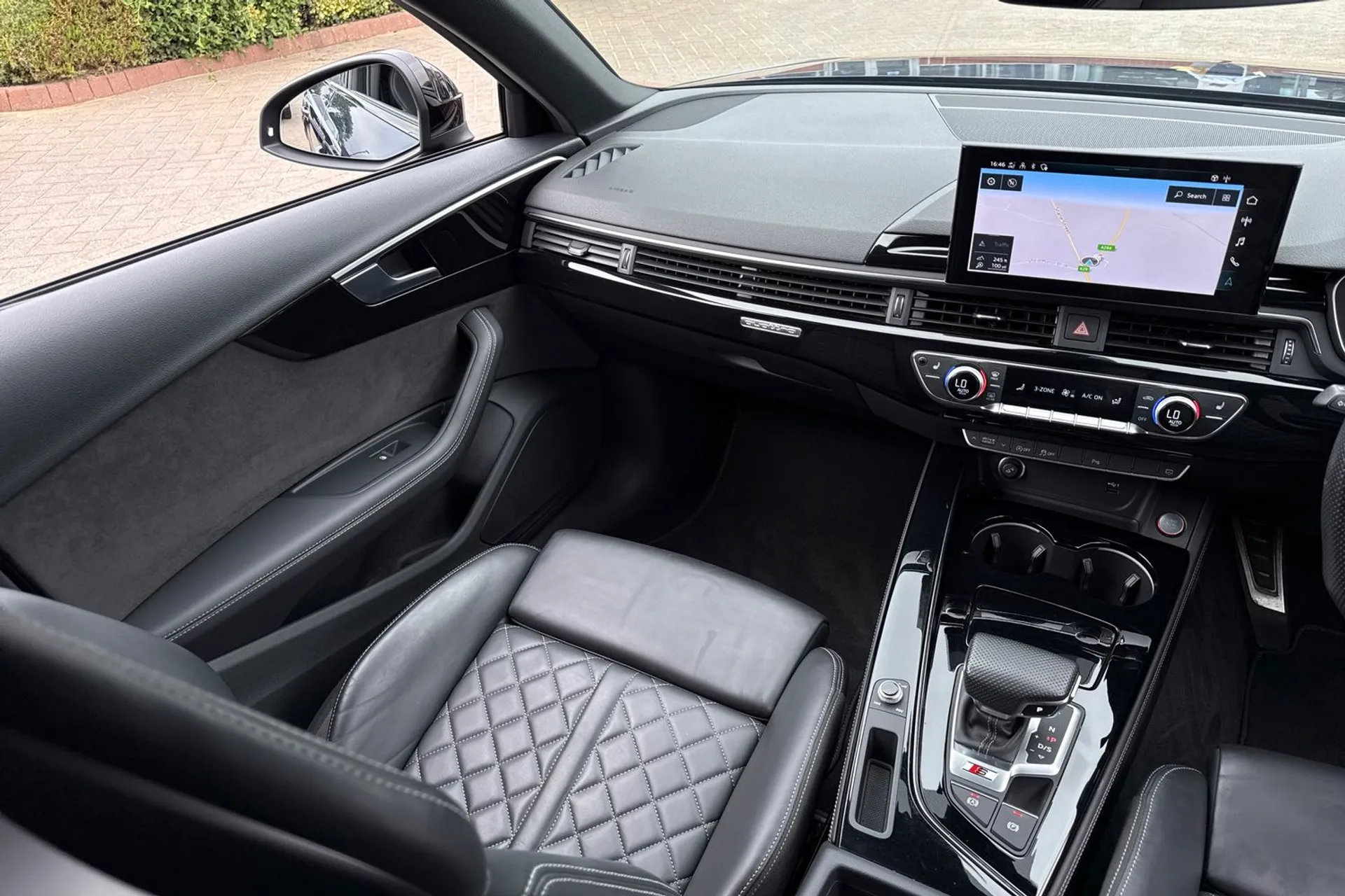 Audi A4 thumbnail image number 34