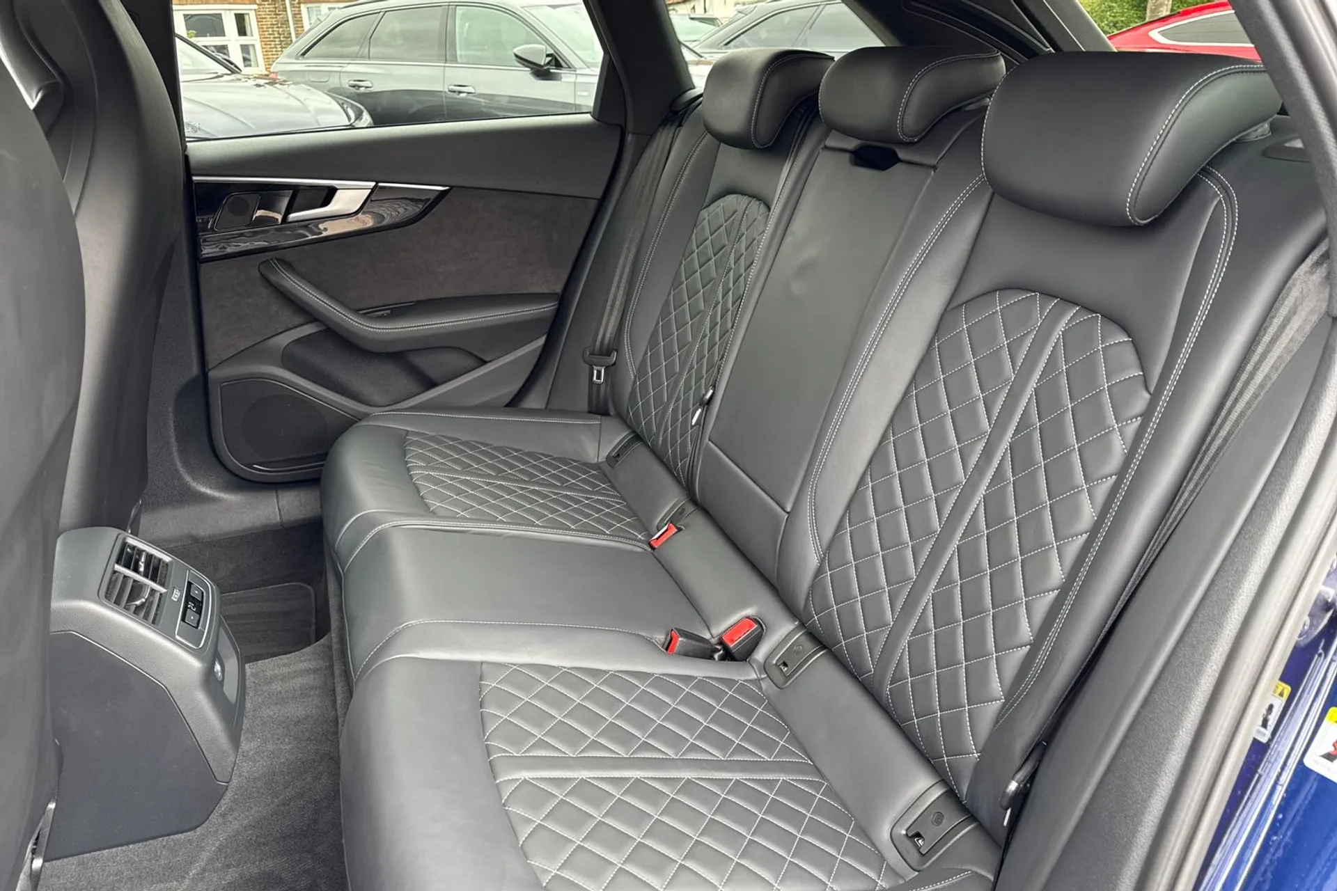 Audi A4 thumbnail image number 39