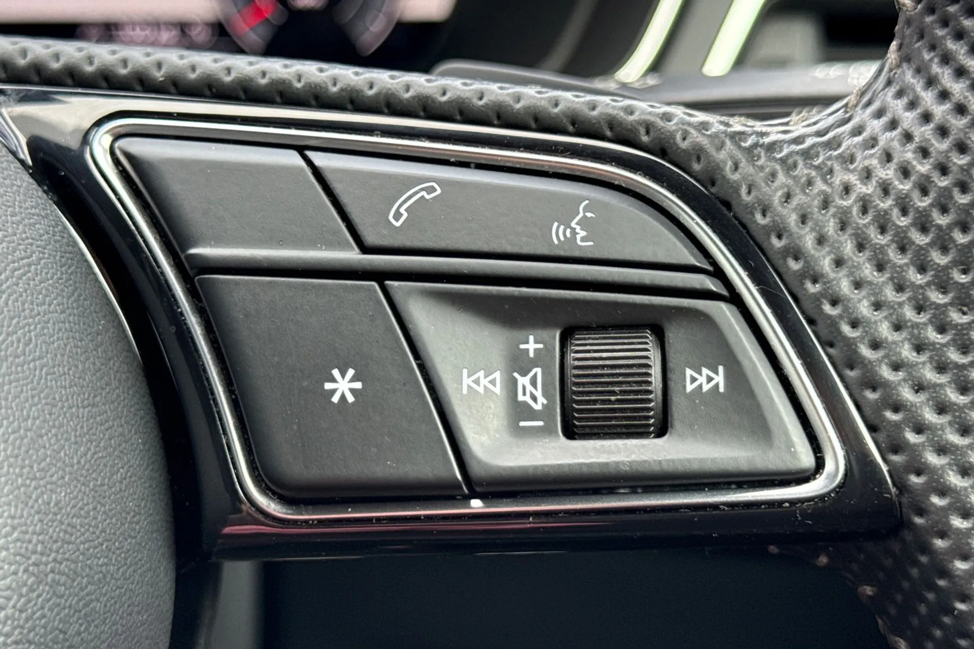 Audi A4 thumbnail image number 21