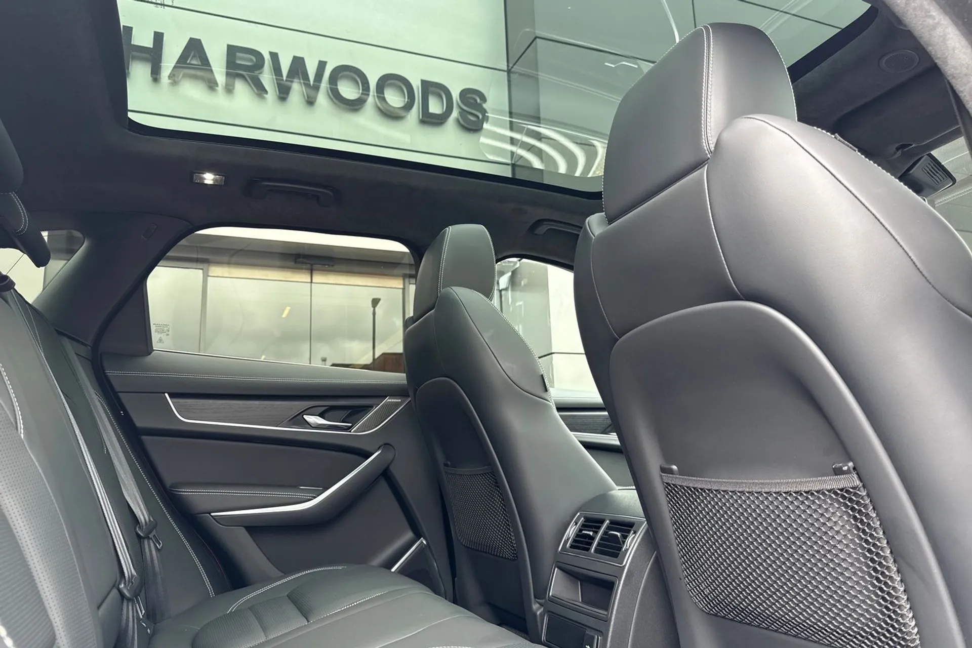 Jaguar F-PACE thumbnail image number 55