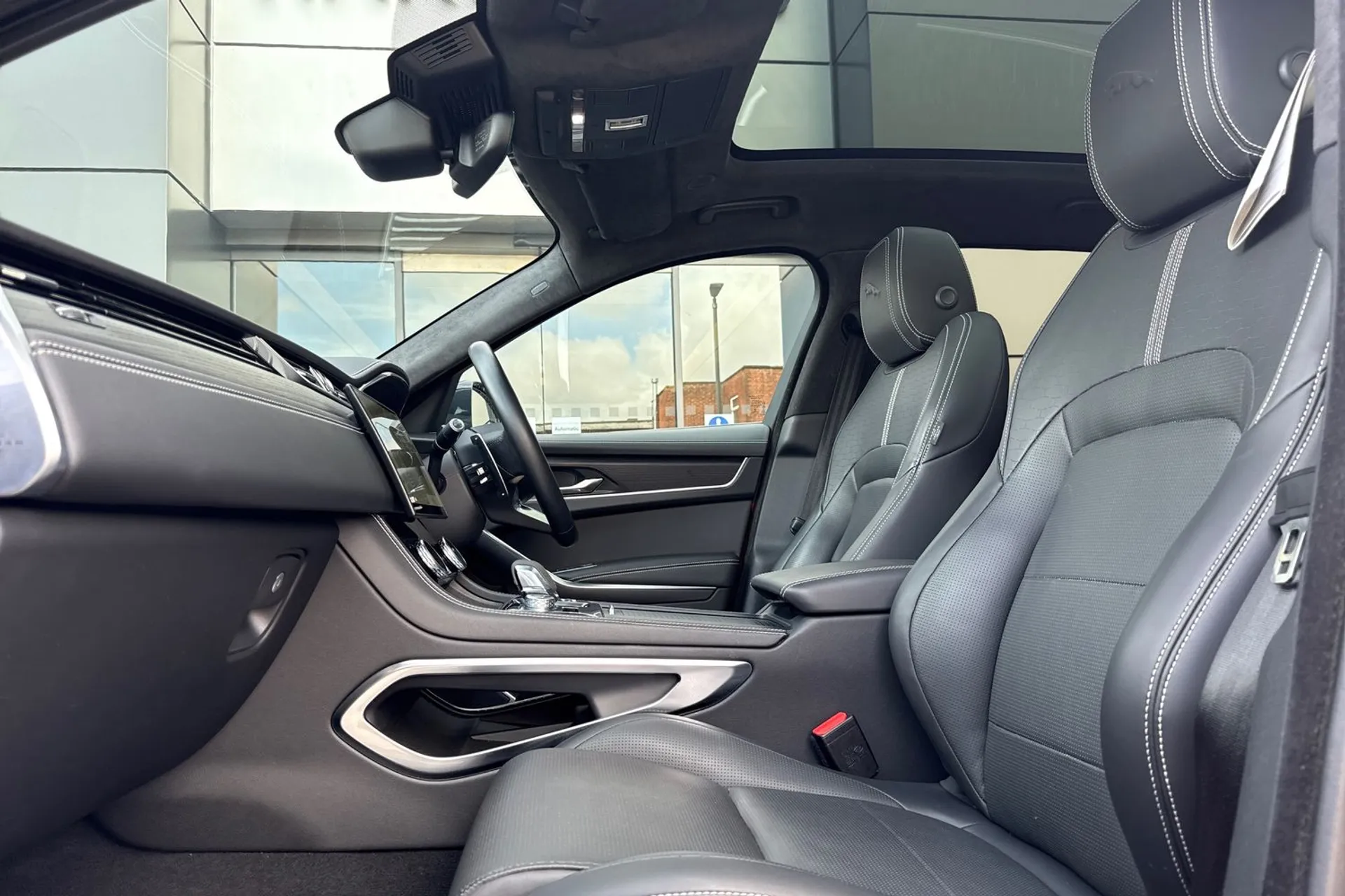 Jaguar F-PACE thumbnail image number 60