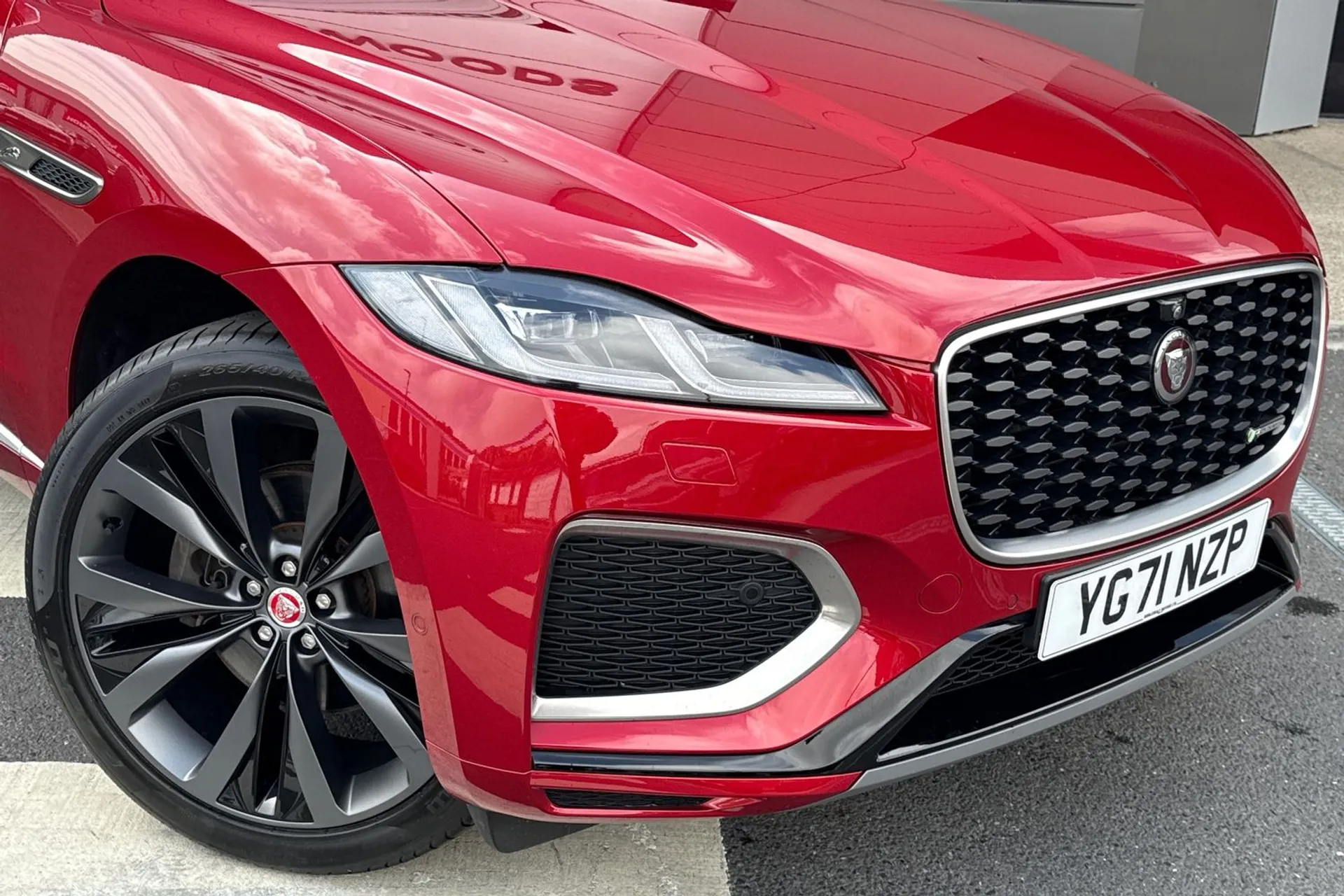 Jaguar F-PACE thumbnail image number 18