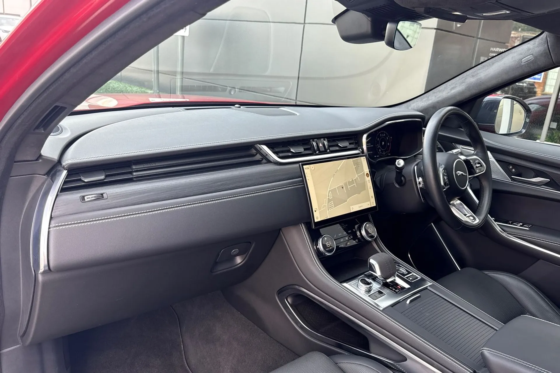 Jaguar F-PACE thumbnail image number 59