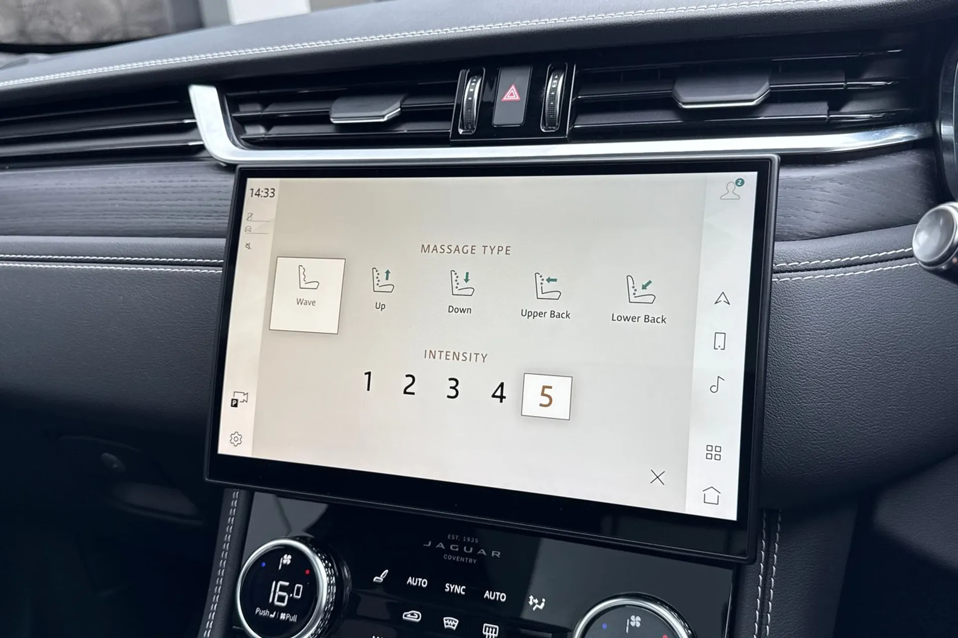 Jaguar F-PACE thumbnail image number 24