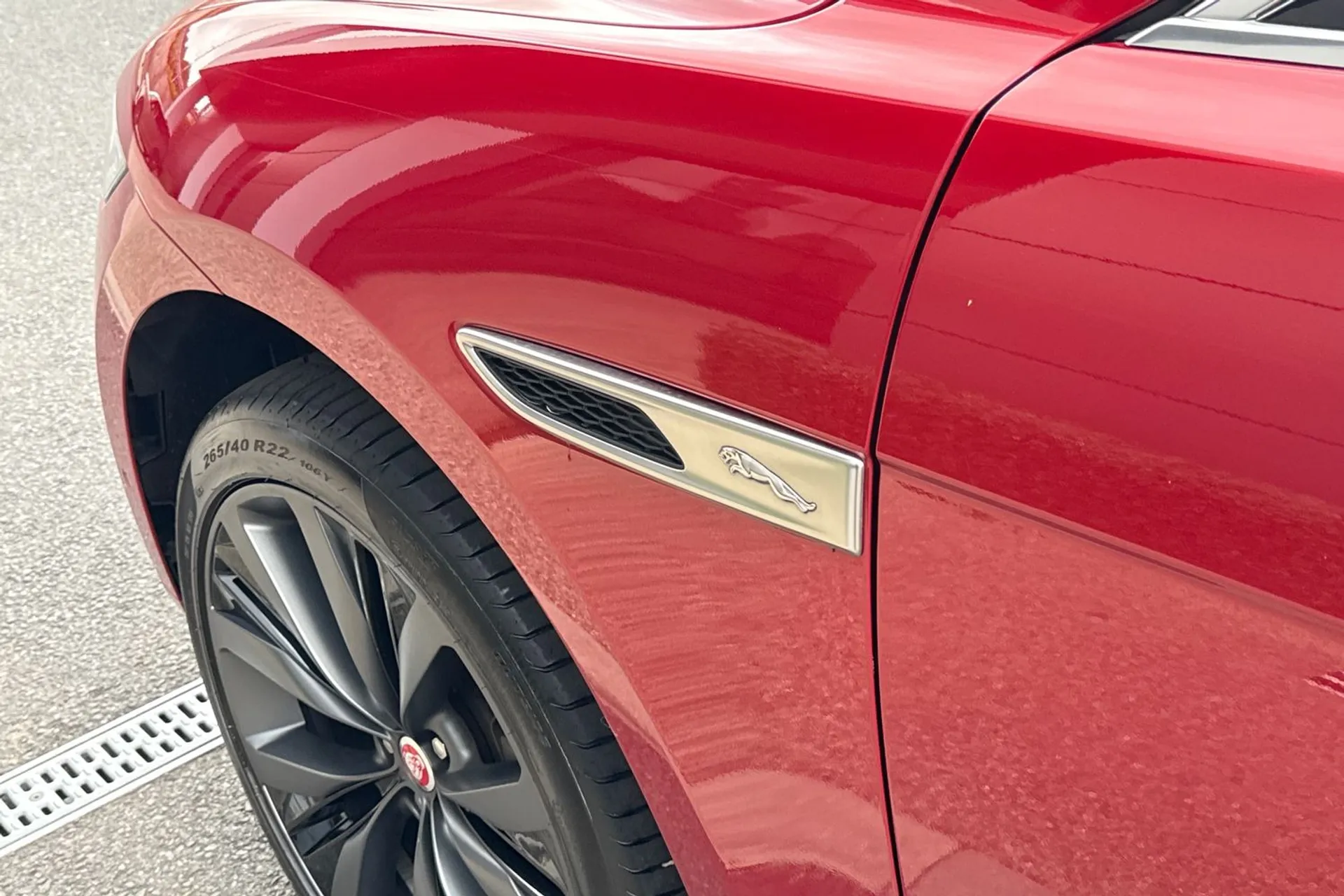Jaguar F-PACE thumbnail image number 28
