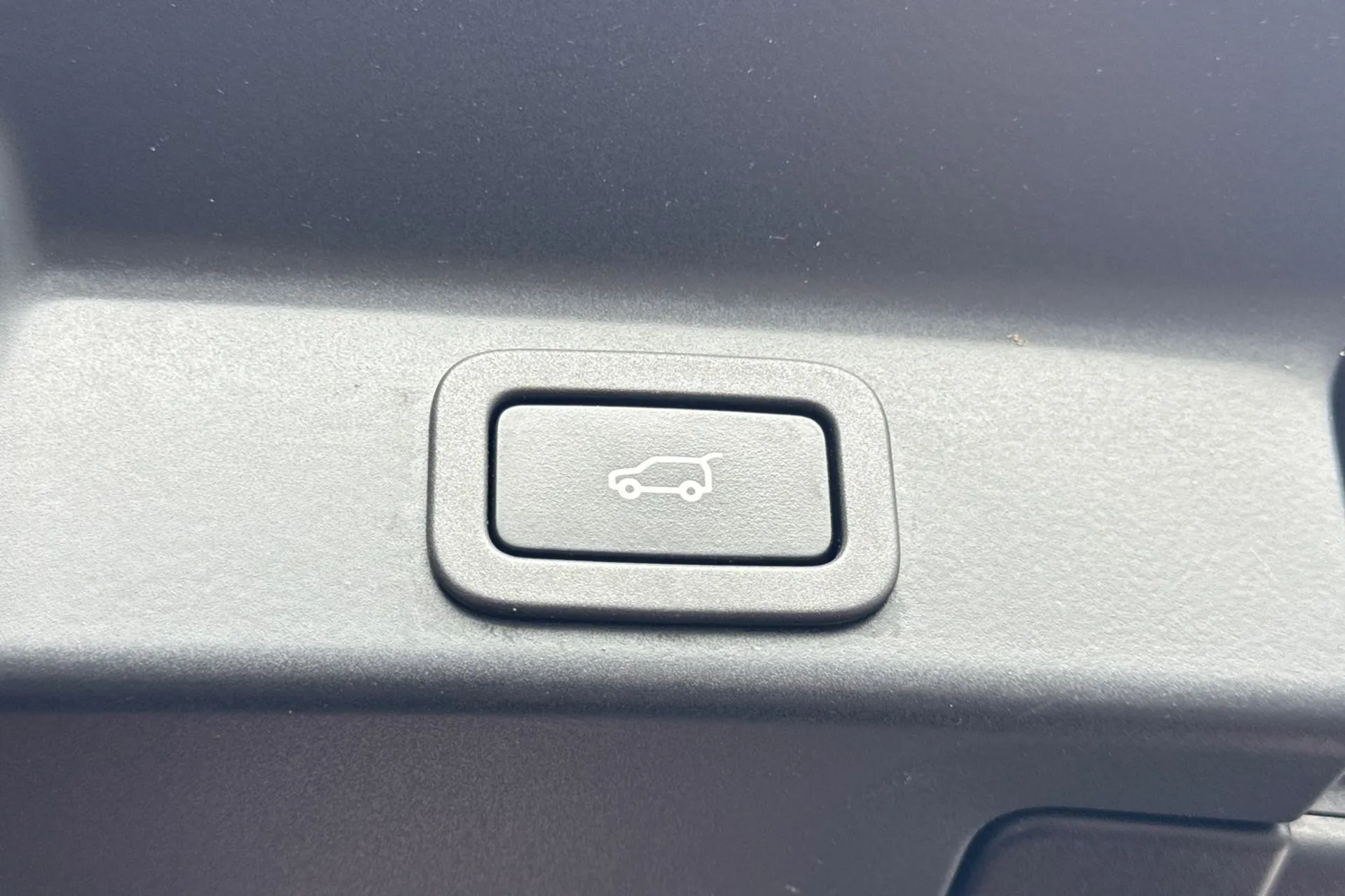 Jaguar F-PACE thumbnail image number 52