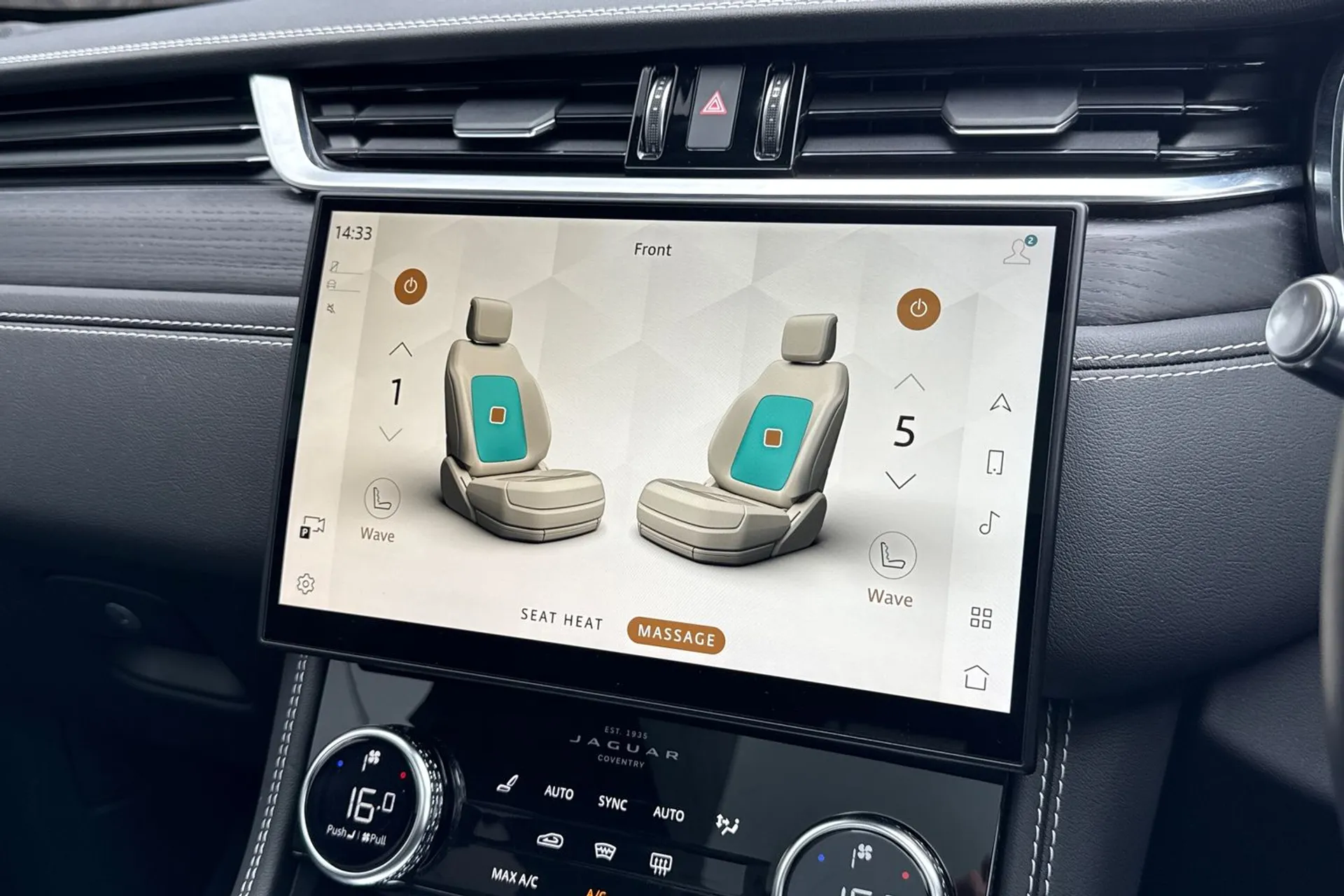 Jaguar F-PACE thumbnail image number 23