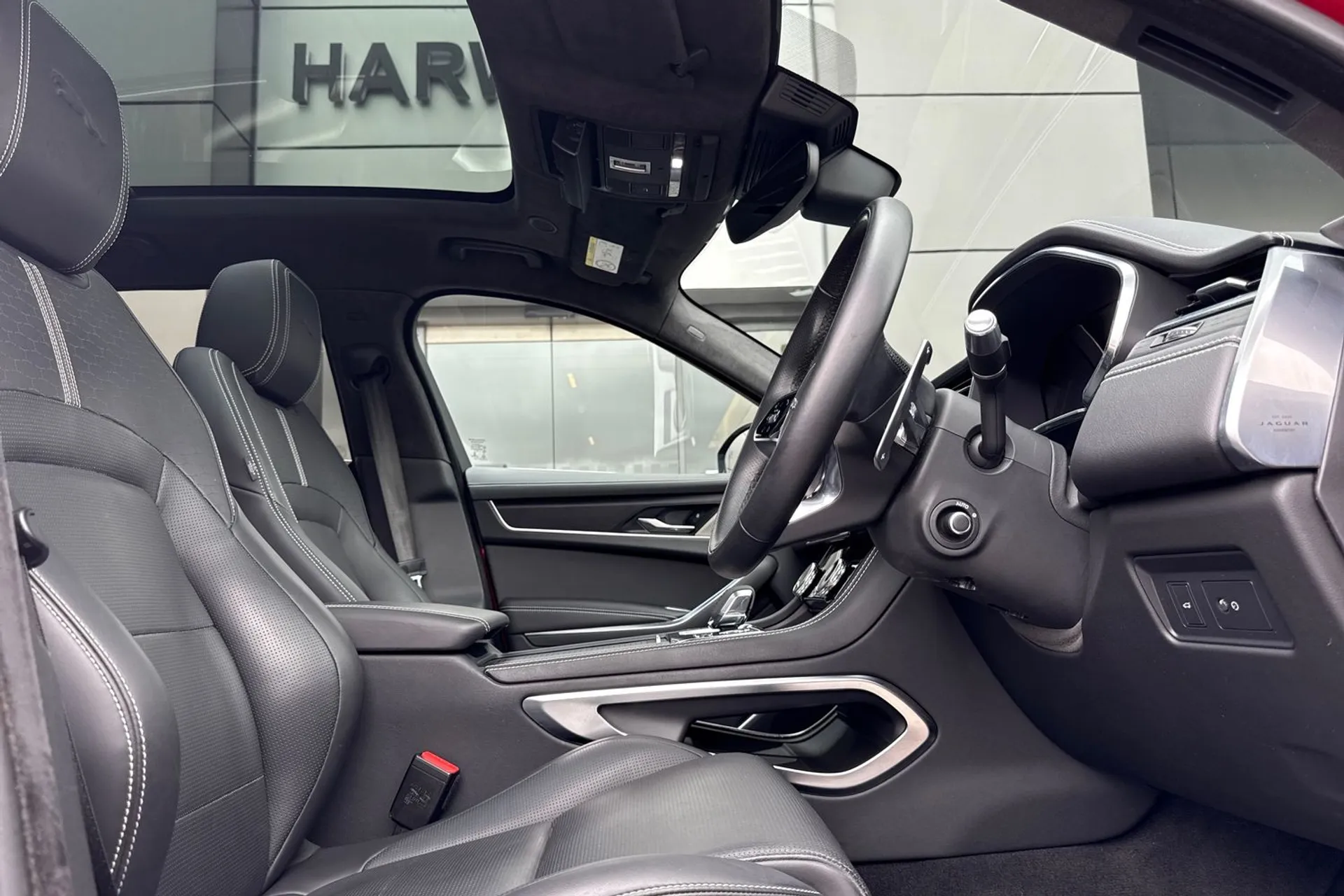 Jaguar F-PACE thumbnail image number 20