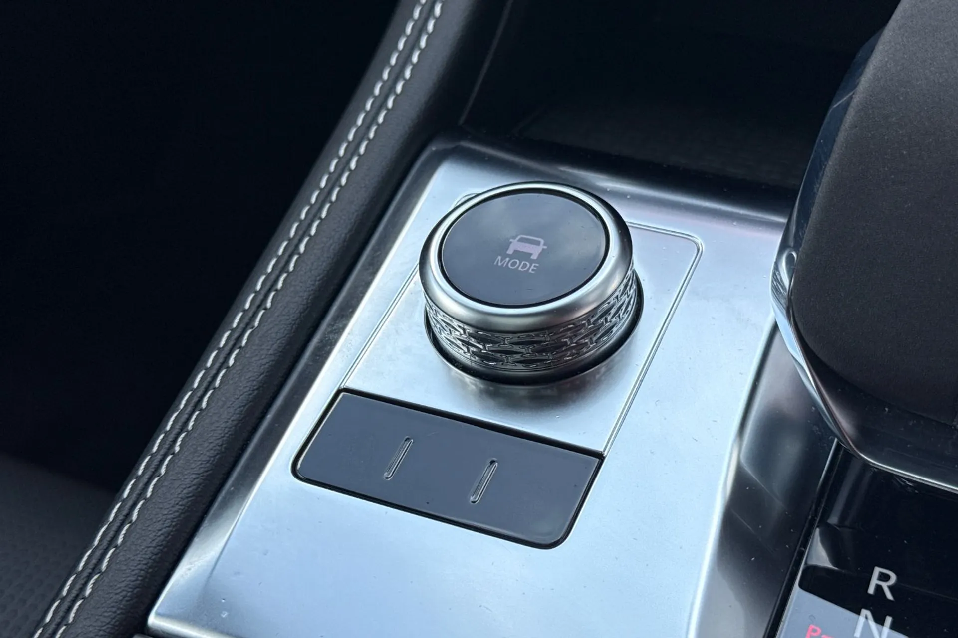 Jaguar F-PACE thumbnail image number 70