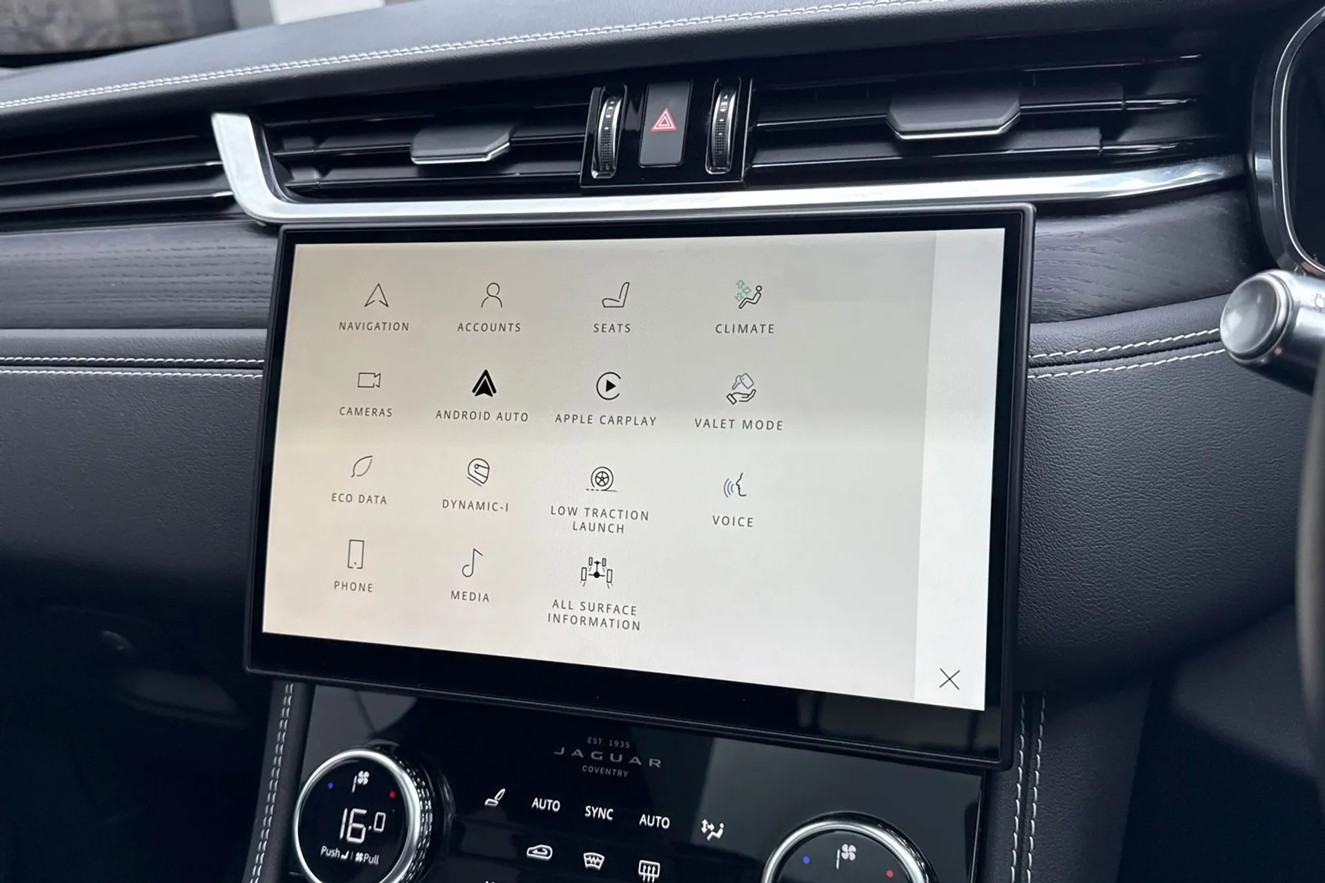 Jaguar F-PACE thumbnail image number 69