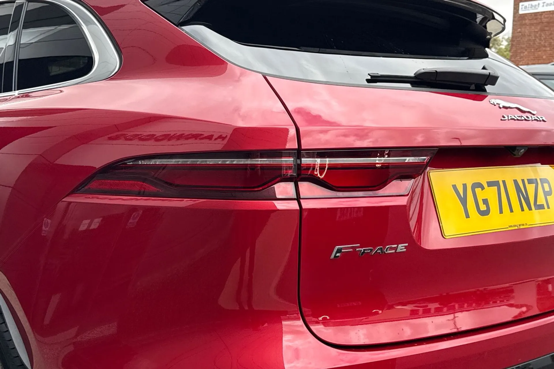 Jaguar F-PACE thumbnail image number 35