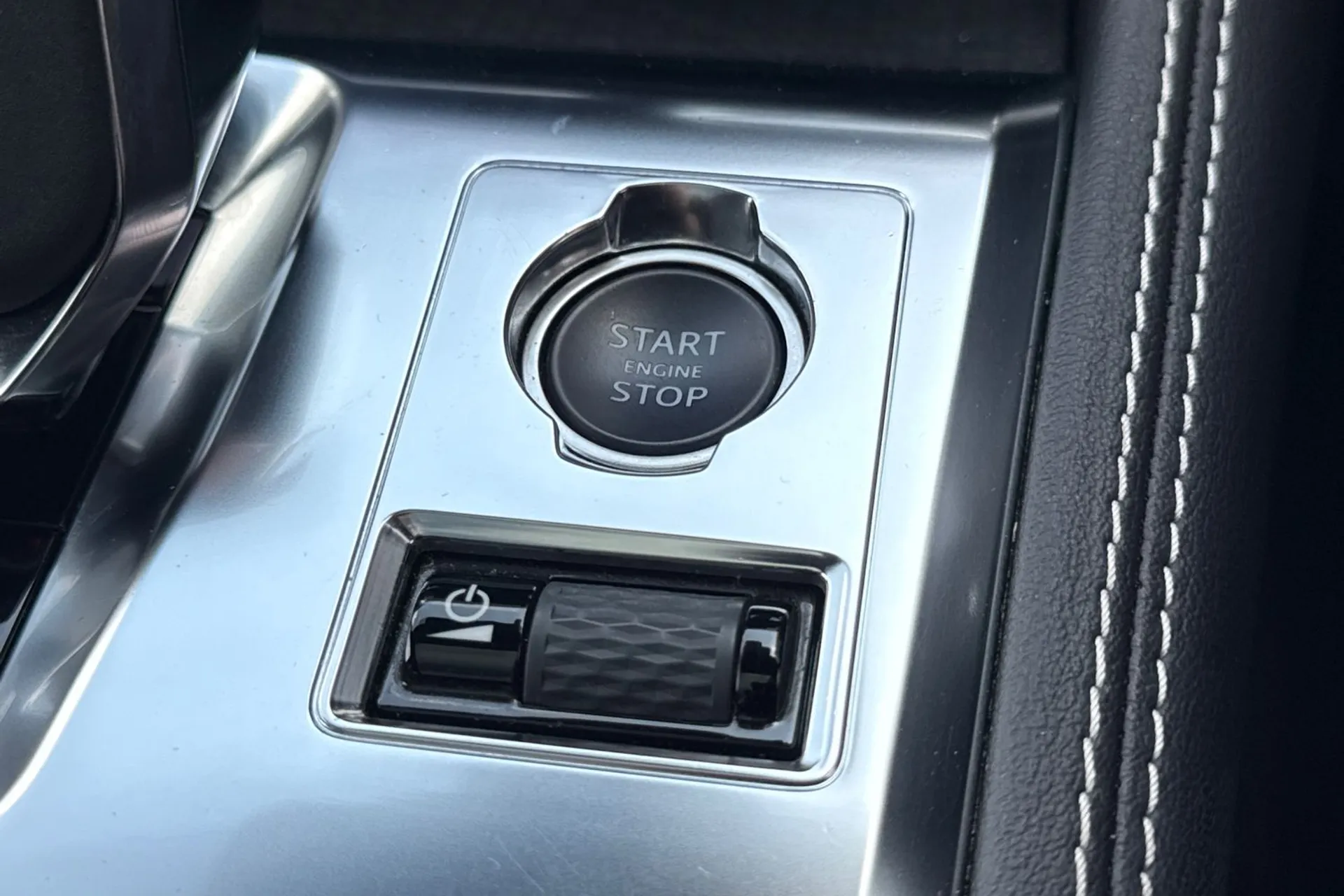 Jaguar F-PACE thumbnail image number 71