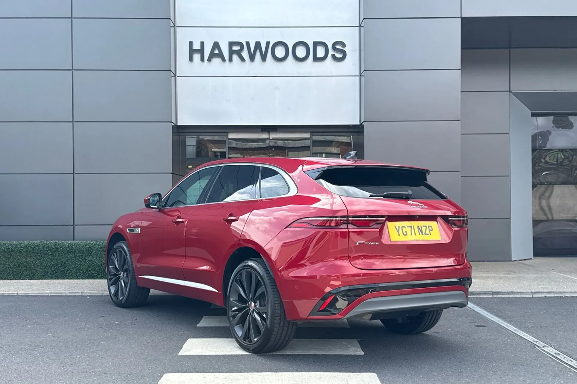 Jaguar F-PACE thumbnail image number 11